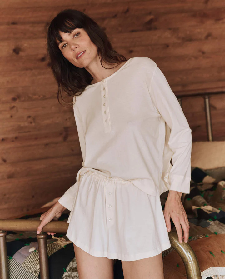 The Crop Sleep Henley. -- Washed Black | THE GREAT.