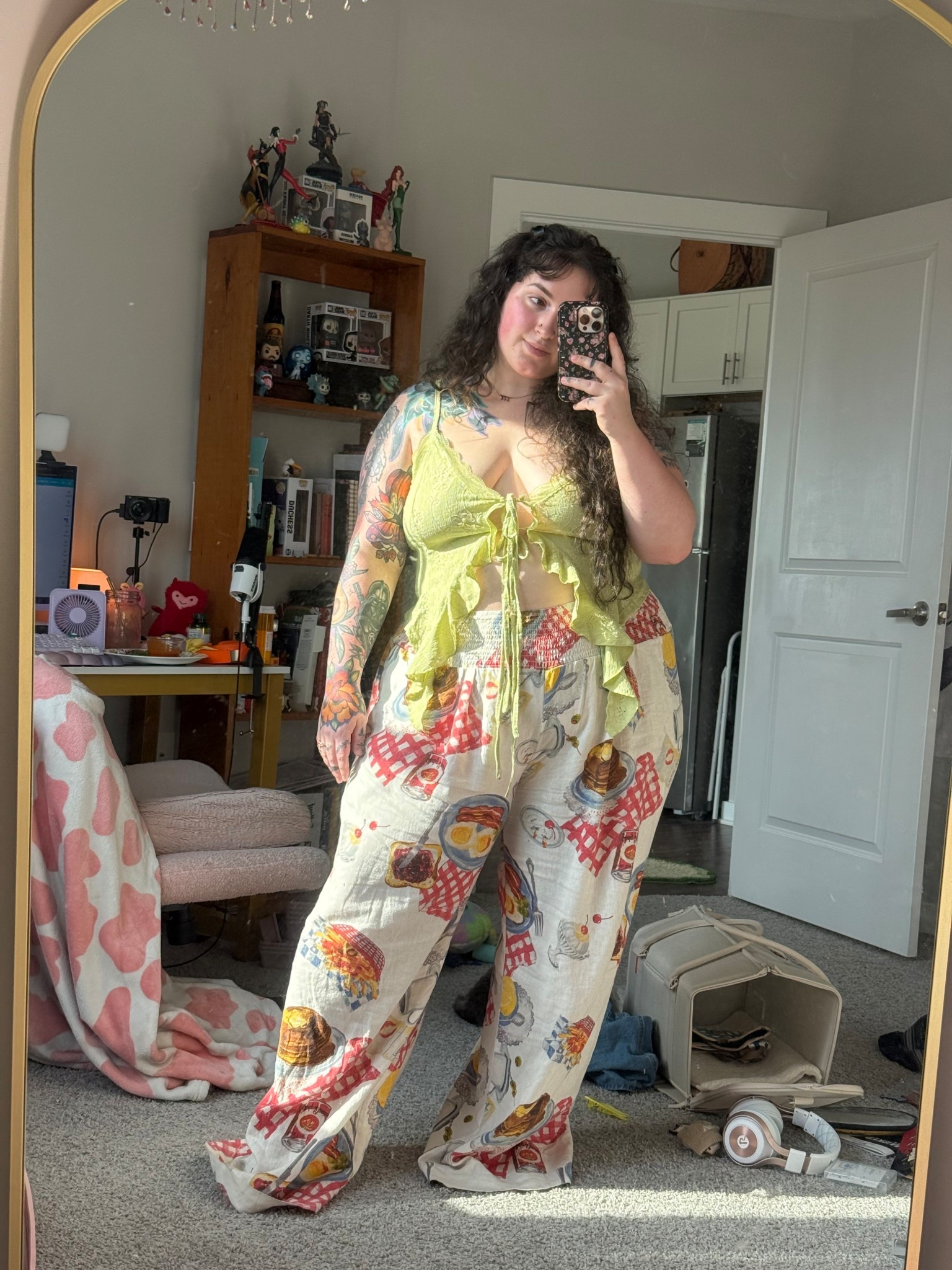 This print isn’t available anymore but these are the exact pants! Thinking about getting another pair tbh  

#LTKPlusSize #LTKootd #LTKMidsize