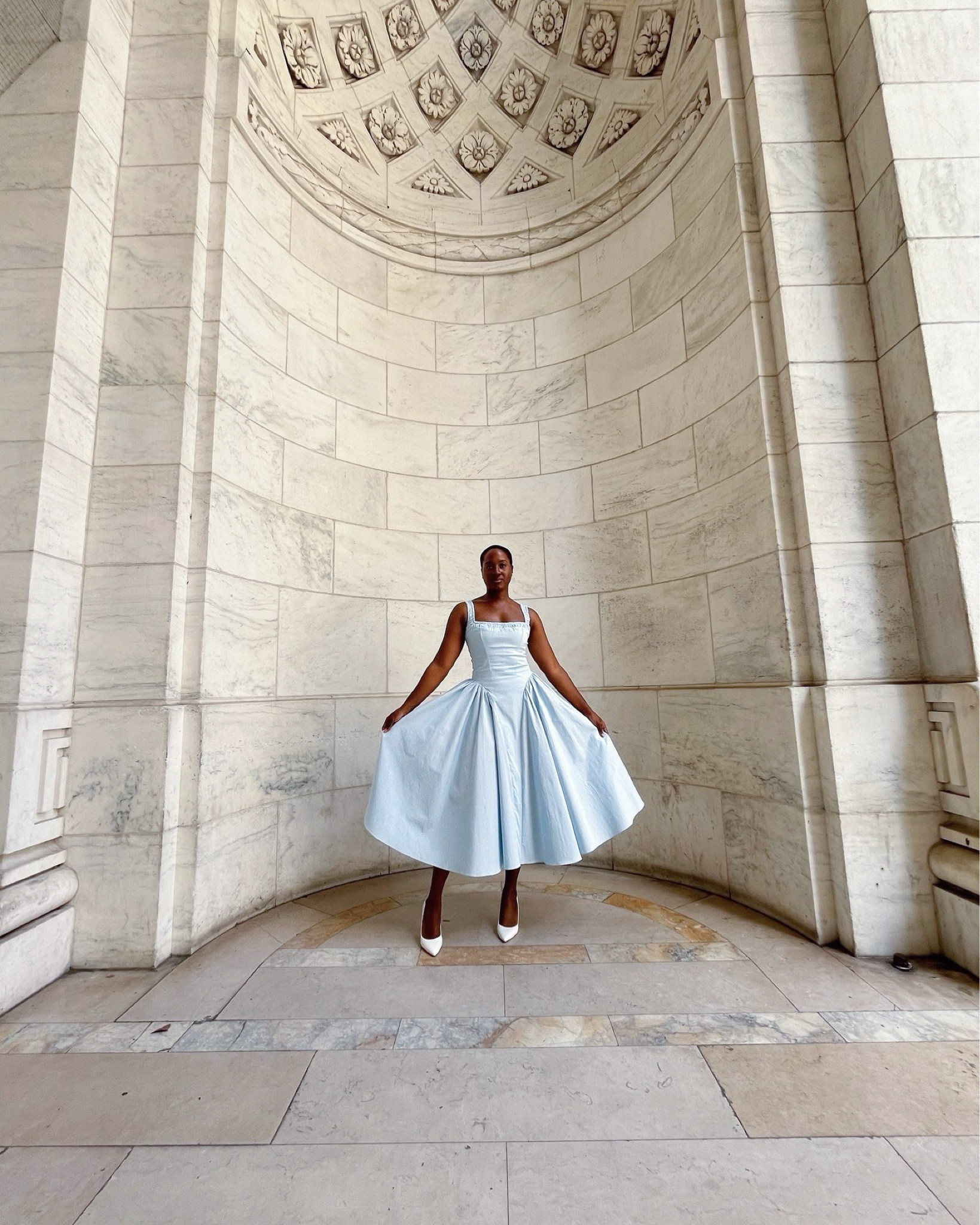 I felt like Cinderella in this dress 👸🏾

👗@houseofcb
👡@samedelman

House of CB, summer outfit inspo, summer dresses, nyc content creator, influencer, micro influencer, fashion and lifestyle influencer, fashion and lifestyle content creator, summer outfits, summer outfit inspiration