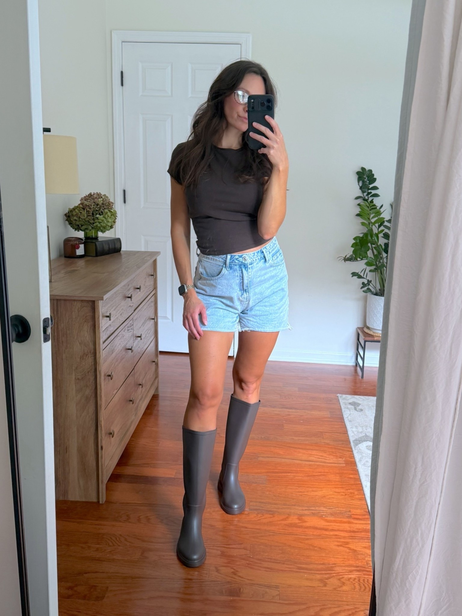 Chocolate brown rain boots! These are half the price of the Hunter boots and honestly I love this style better 🤭
#rainboots #chocolatebrown #brownboots #hunterboots #falloutfit #falloutfitideas #fallfashion

#LTKootd #LTKU #LTKSaleAlert