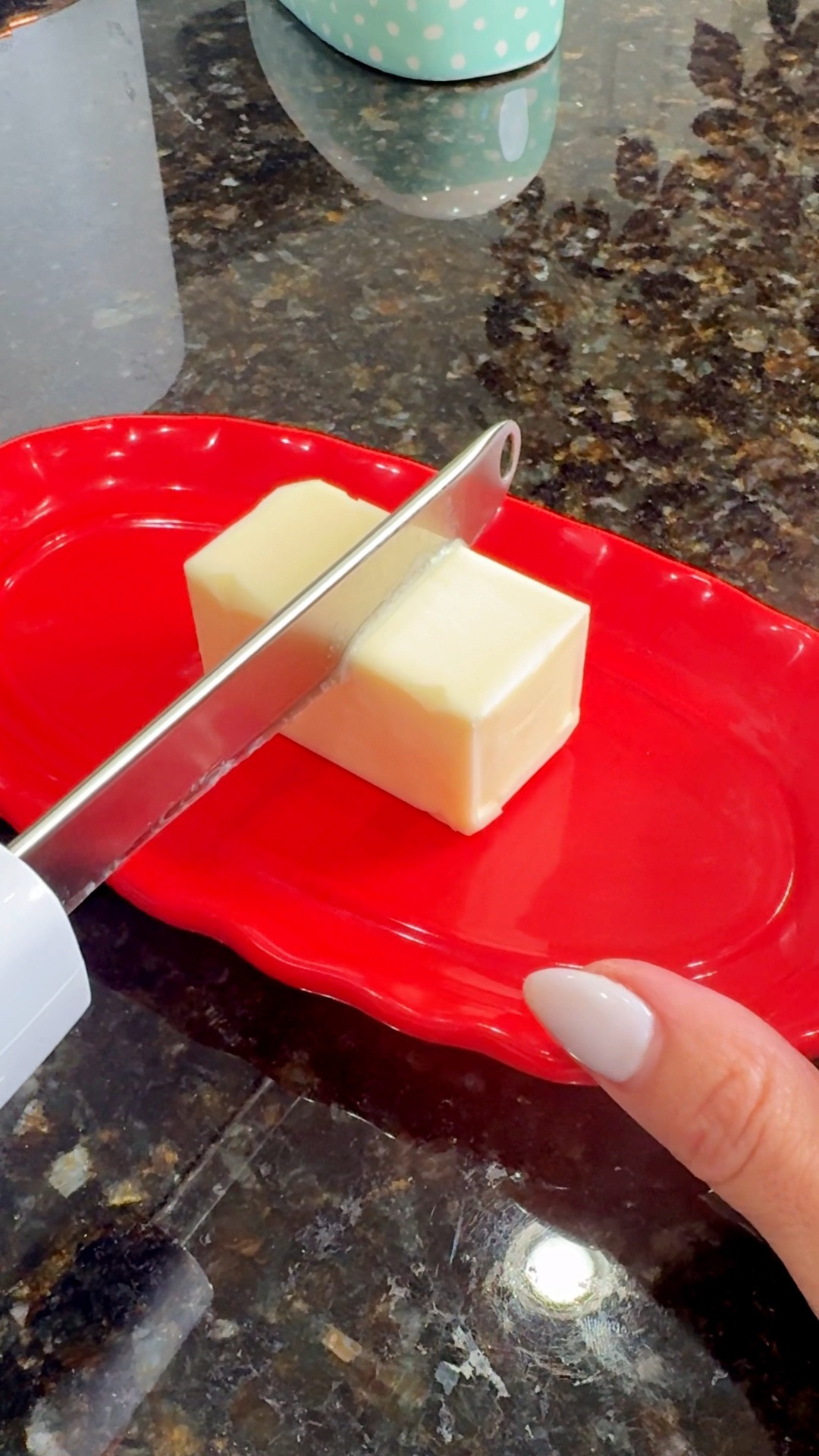 You know what drives me crazy? Getting cold butter at a restaurant with my toast. 😩😂

So when I found this heated butter knife, I immediately understood the assignment.

It heats up quickly and softens cold, hard butter so you can spread it across your toast without shredding the bread. And because it’s USB-C rechargeable and cordless, you don’t have to deal with a cord while you’re using it.

When you’re done? Just wipe the stainless steel blade clean.

This is definitely one of those kitchen gadgets I thought was unnecessary… until I used it. 🧈

#KitchenGadgets
#KitchenHacks
#KitchenFinds
#HomeFinds
#TikTokMadeMeBuyIt
#AD
