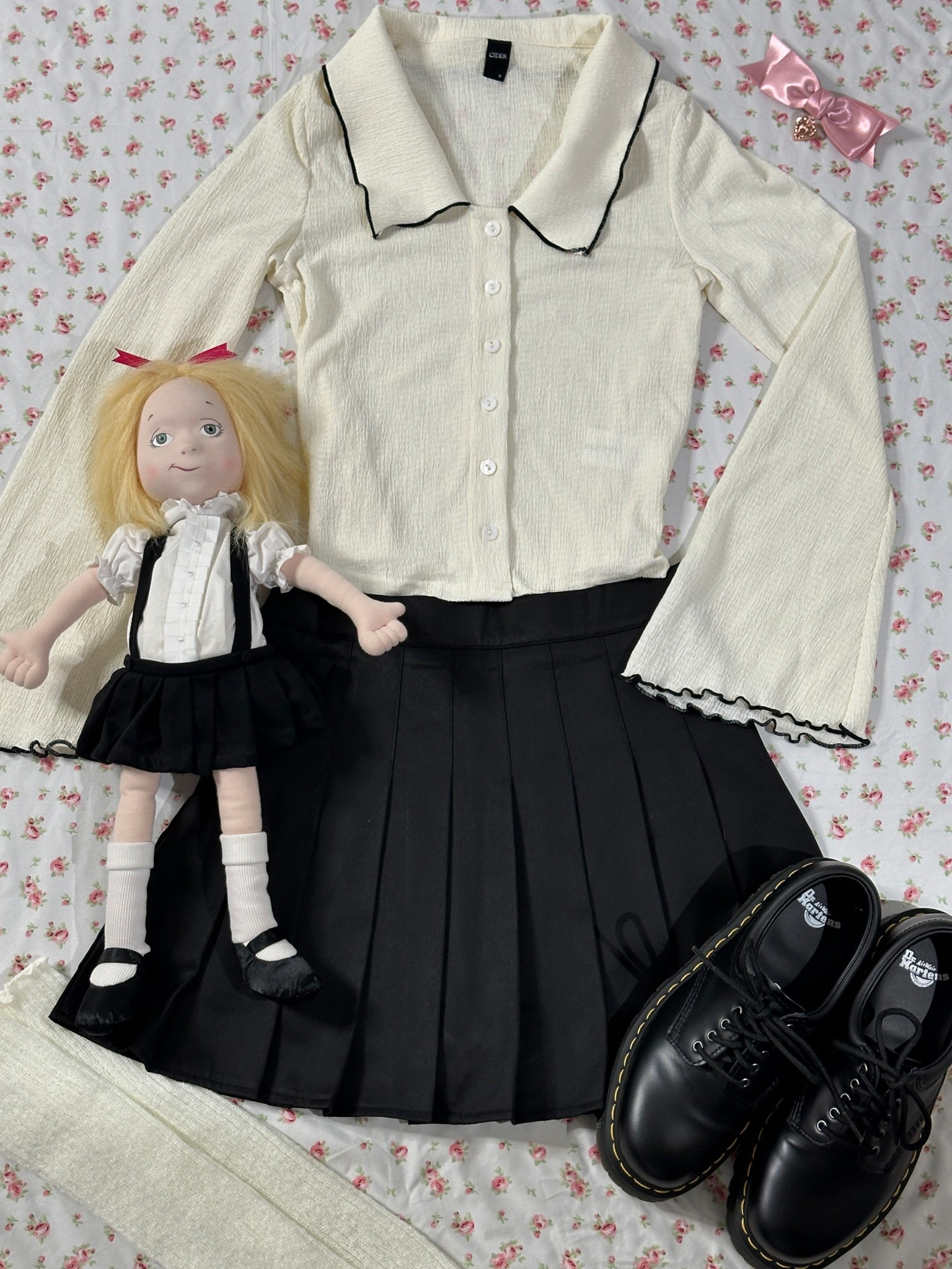 “*gasps* it’s Christmas Eve Eve!” Eloise at Christmastime outfit inspo 🎀 

#LTKootd #LTKHoliday #LTKgrwm