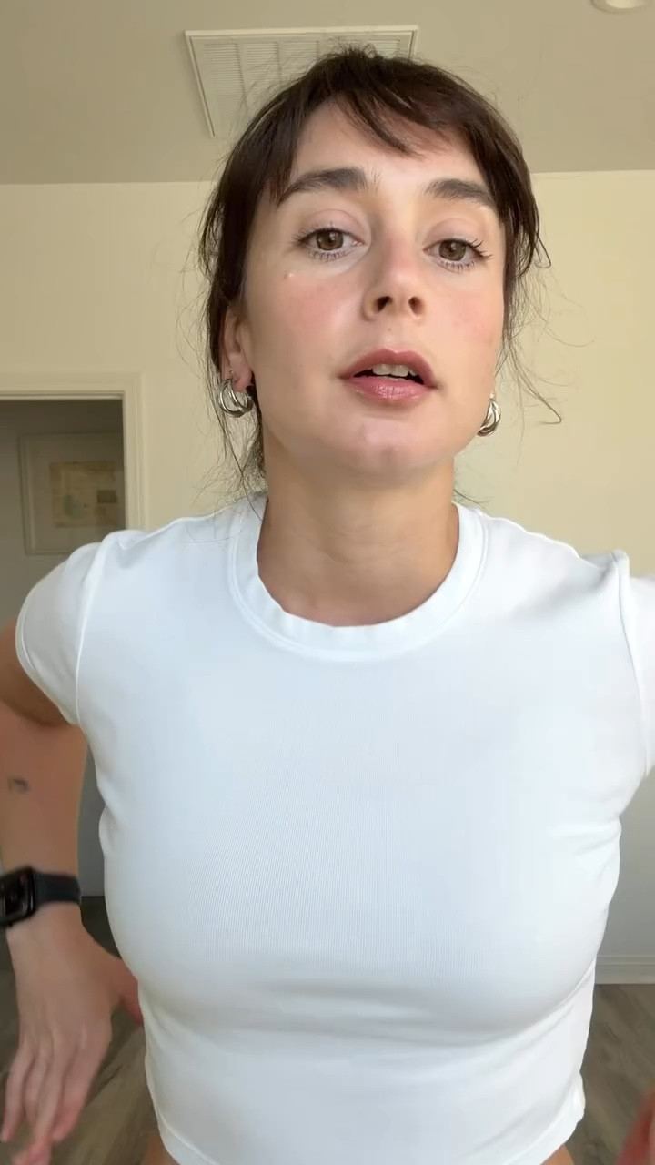 Trying on jeans from @fabletics. I was pleasantly surprised! 

I got a 26 short in the high rise wide leg jeans and 27 short in the mid rise baggy jeans. 

#tryon #fabletics #tryonhaul #jeans