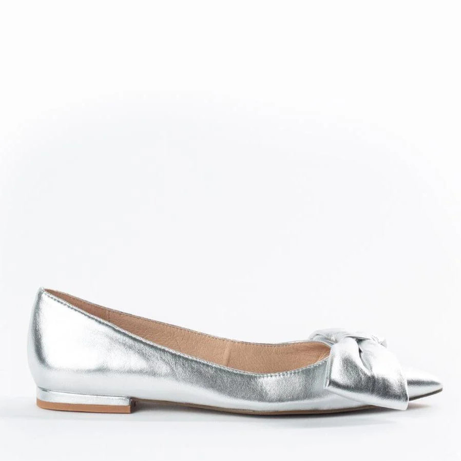 Cecelia New York-Brie bow pointed ballet leather bow flat silver | Cecelia New York