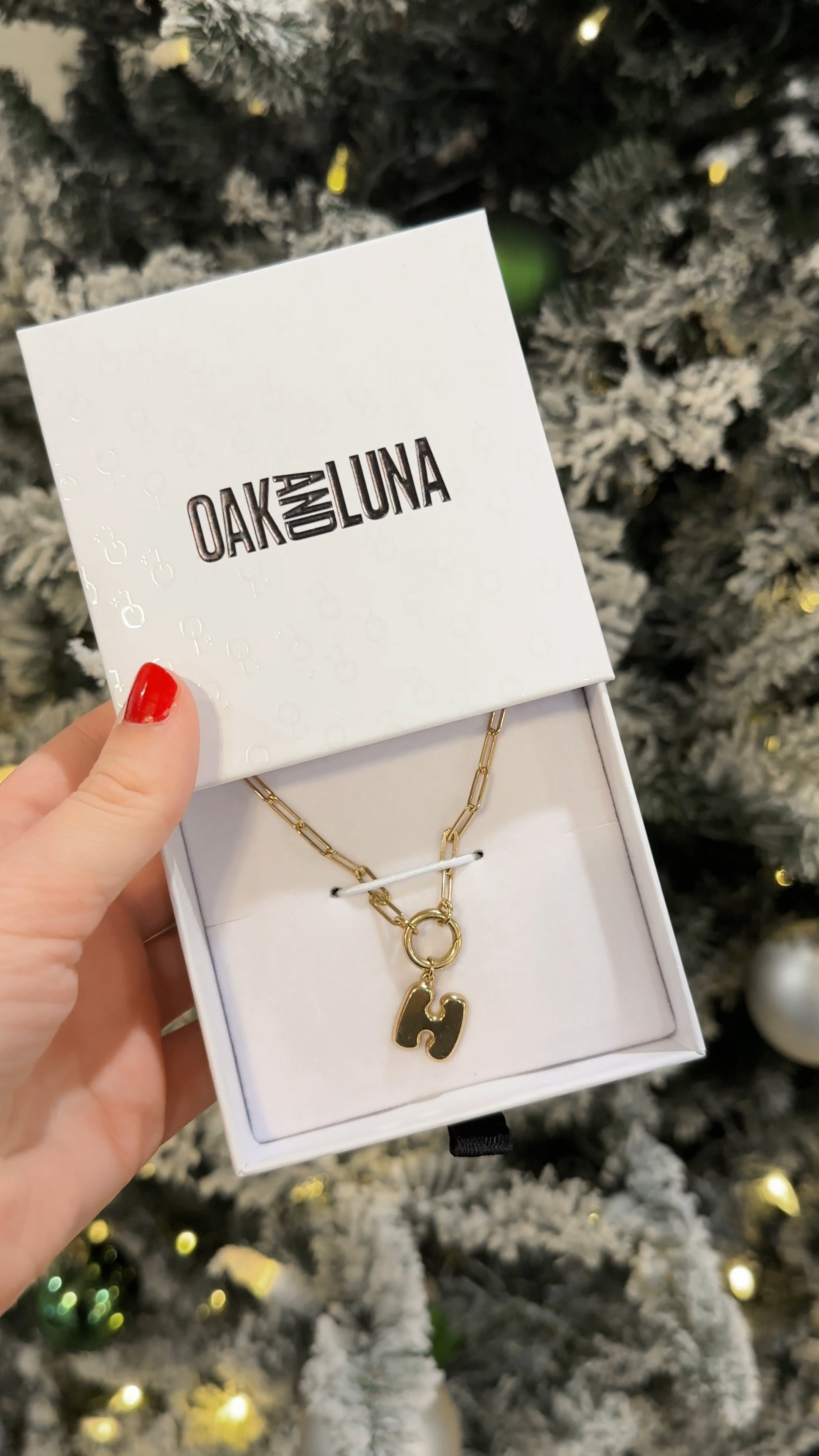 From one mom to another, you’ll want to add this to your Christmas list! 😍🎁  @oakandluna #oakandluna #ad #christmasideas #christmaslist2024 