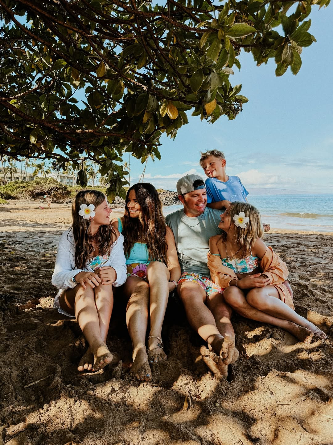 Hawaii beach vacation essentials🌺

beach essentials, revolve hat, cowboy straw hat, beach hat, sunglasses, sunnies, bathing suit, SPF, travel essentials, Britt Horton, mom of 3, California 

#LTKFindsUnder100 #LTKFamily #LTKTravel