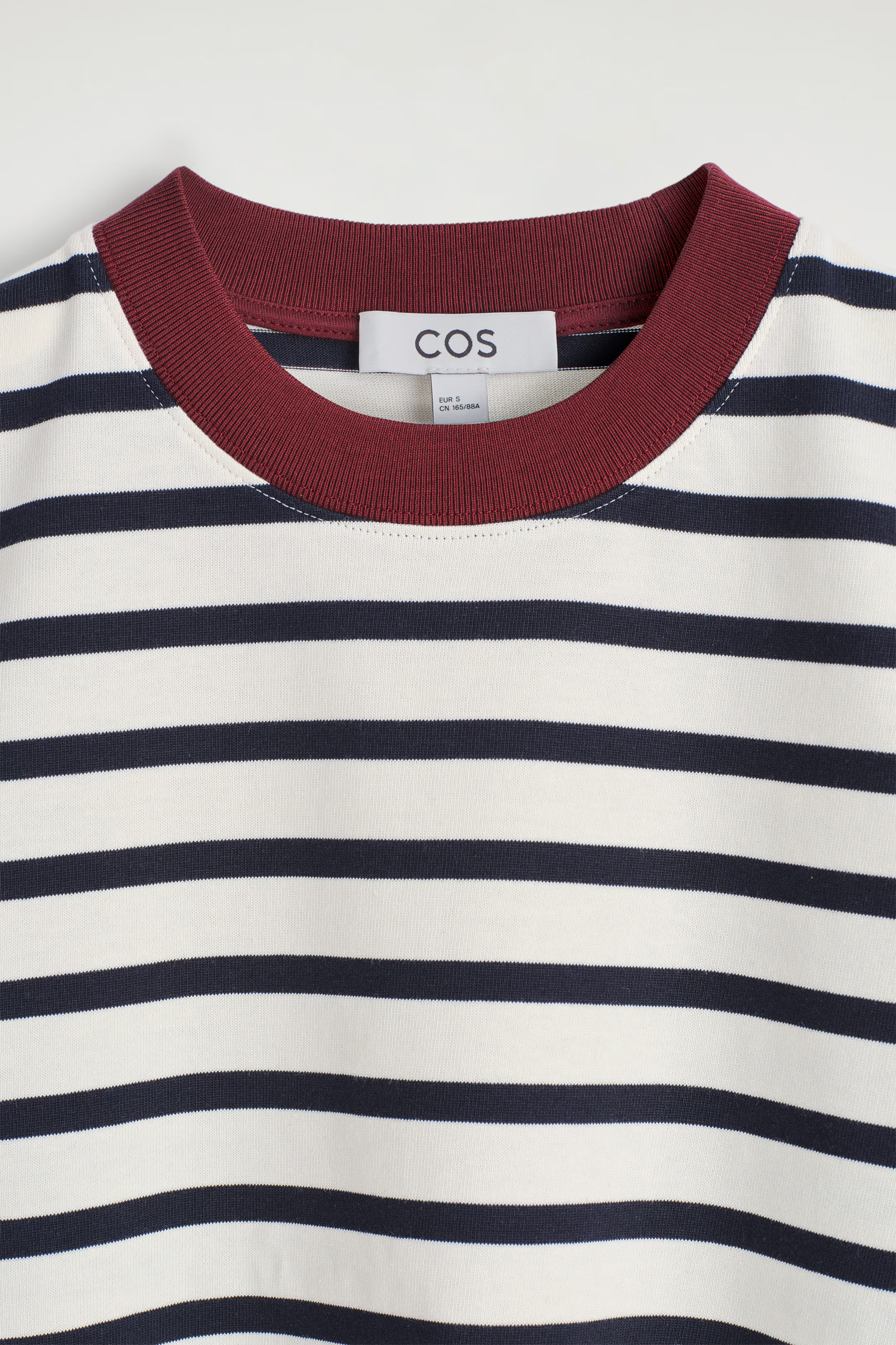 CLEAN CUT REGULAR T-SHIRT - WHITE / BLACK / STRIPED | COS | COS (EU)
