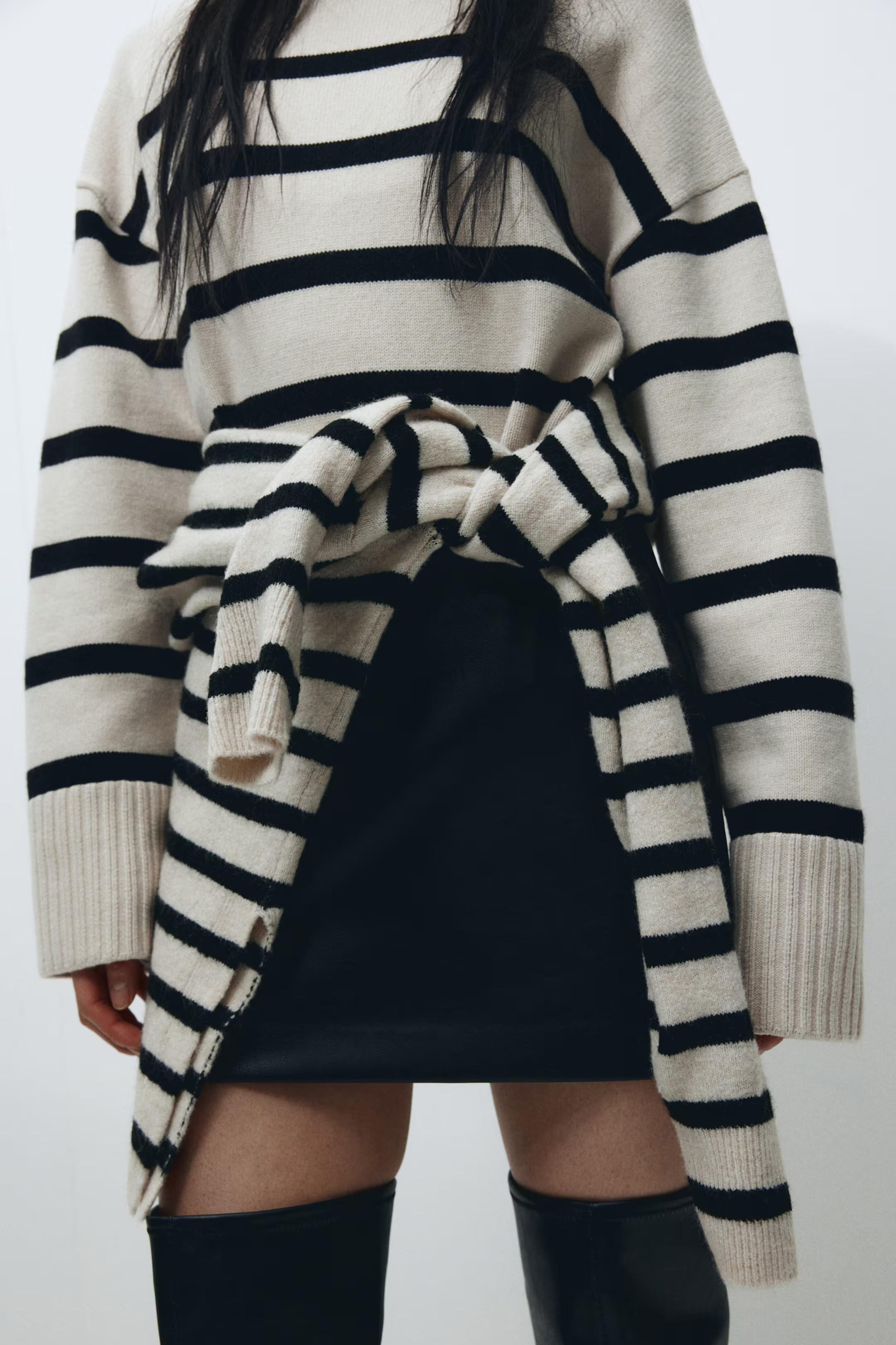Mini skirt - Regular waist - Short - Black/Coated - Ladies | H&M GB | H&M (UK, MY, IN, SG, PH, TW, HK)