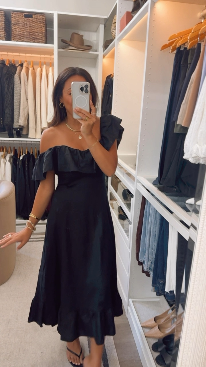 This linen dress is stunning! So chic and modern✨ get ready to turn heads- trust me on this one 

I sized up one to a 6. Back smocking for stretch 👌🏽

@aritzia @aritziapartner 

#LTKOver40 #LTKStyleTip