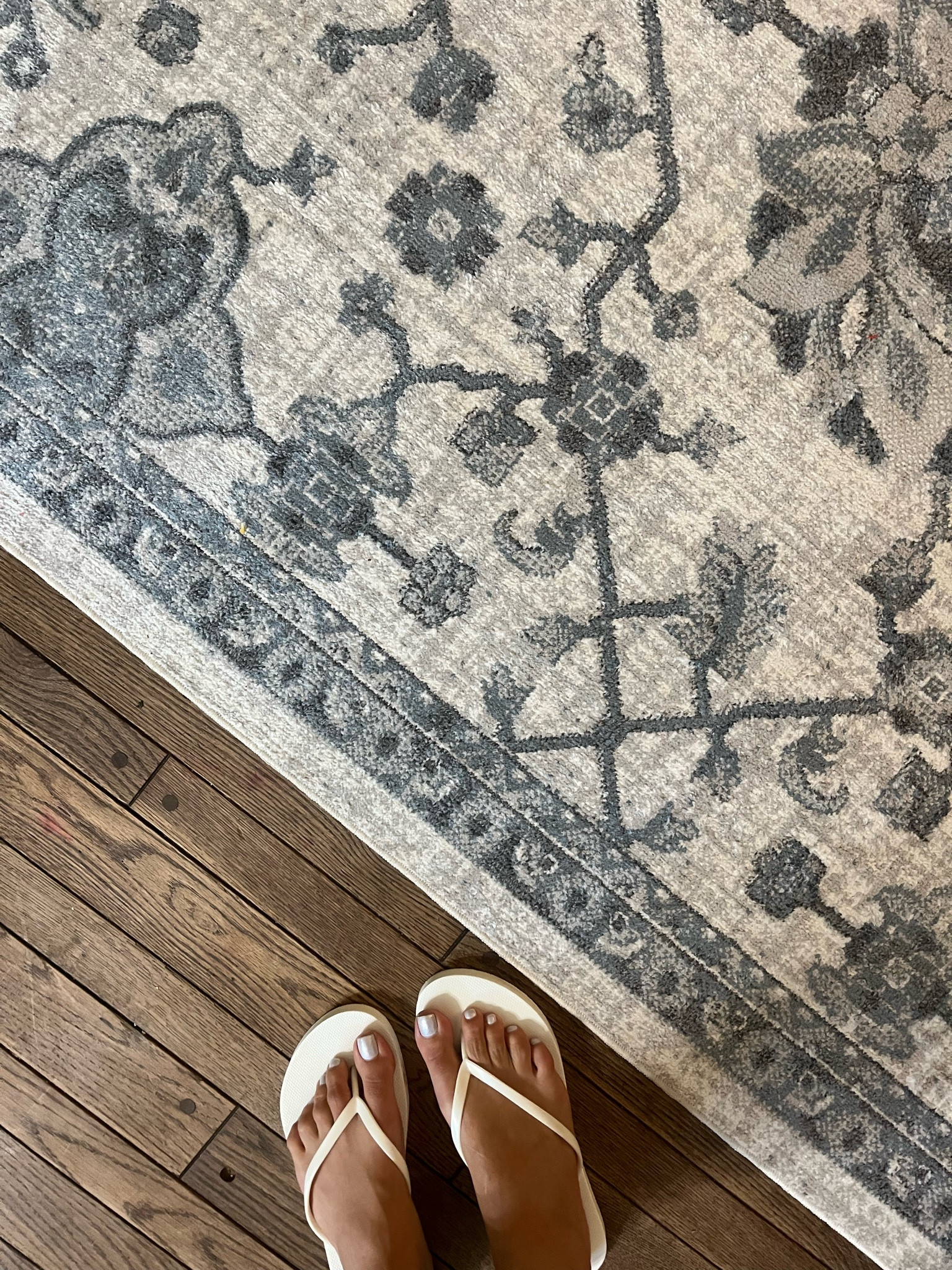 How pretty is this rug 😍 

#LTKHome #LTKFamily #LTKFindsUnder100