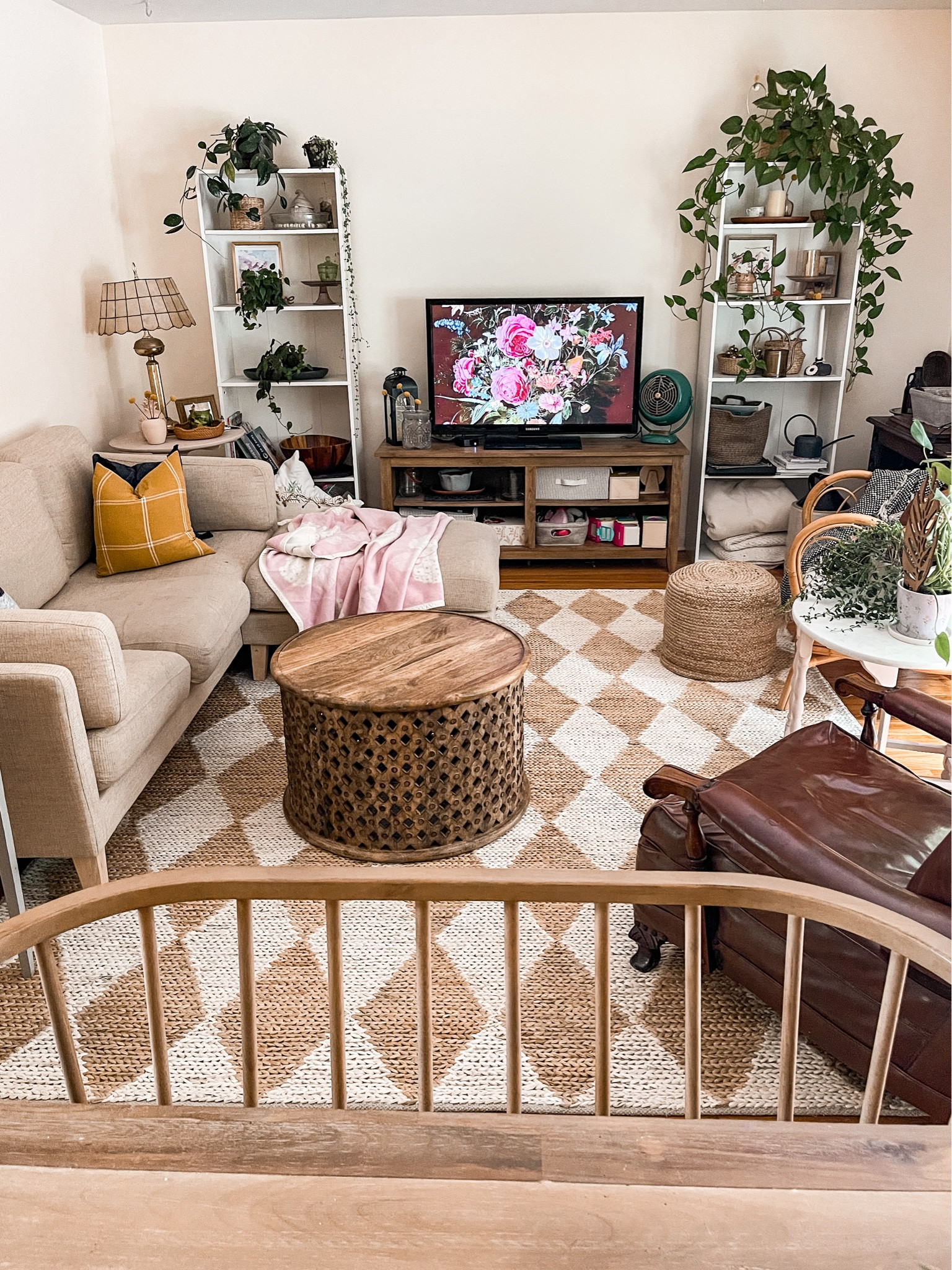 Living room rug details

Living room
Living room rug
Living room decor



#LTKstyletip #LTKfindsunder50 #LTKhome