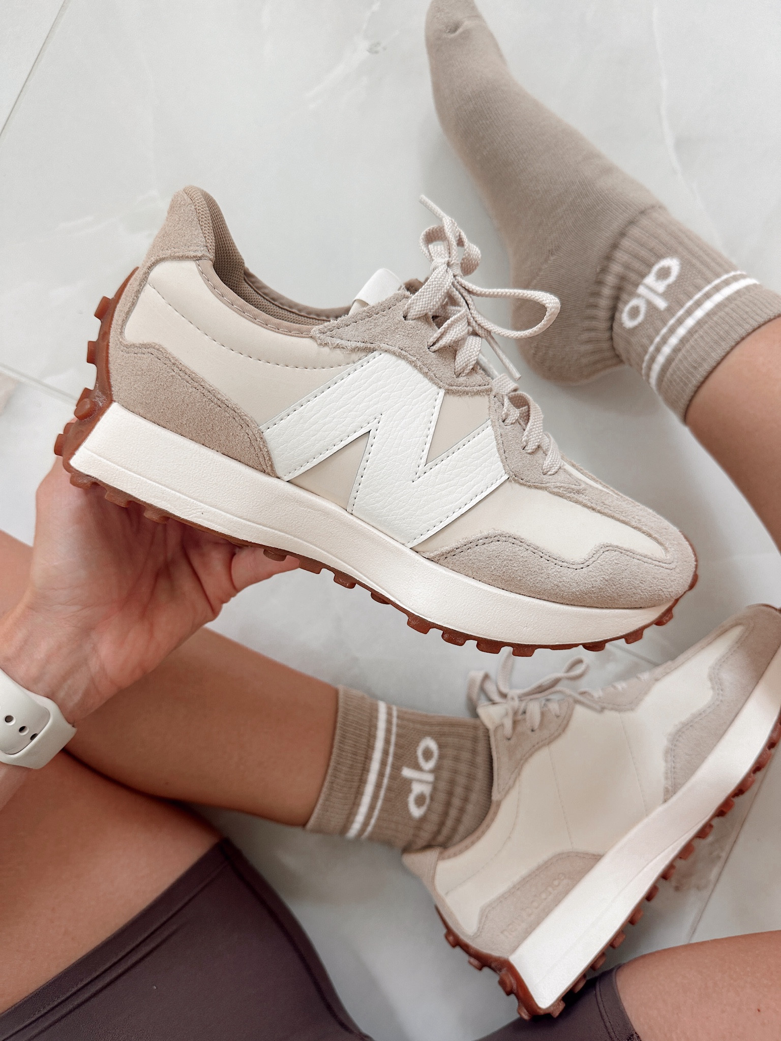 I found the perfect neutral sneakers!!! 🔥😍👏🏼 My favorite New Balance 327 Sneakers are back in this gorgeous neutral color that are a must!

Sizing: runs TTS *alo socks are on the thicker side so maybe consider going up 1/2 a size if you plan to wear them with it. I personally got my normal size!

Neutral Sneakers, Neutral Style, Fall Trends, Fall Fashionn

#LTKActive #LTKU #LTKShoeCrush