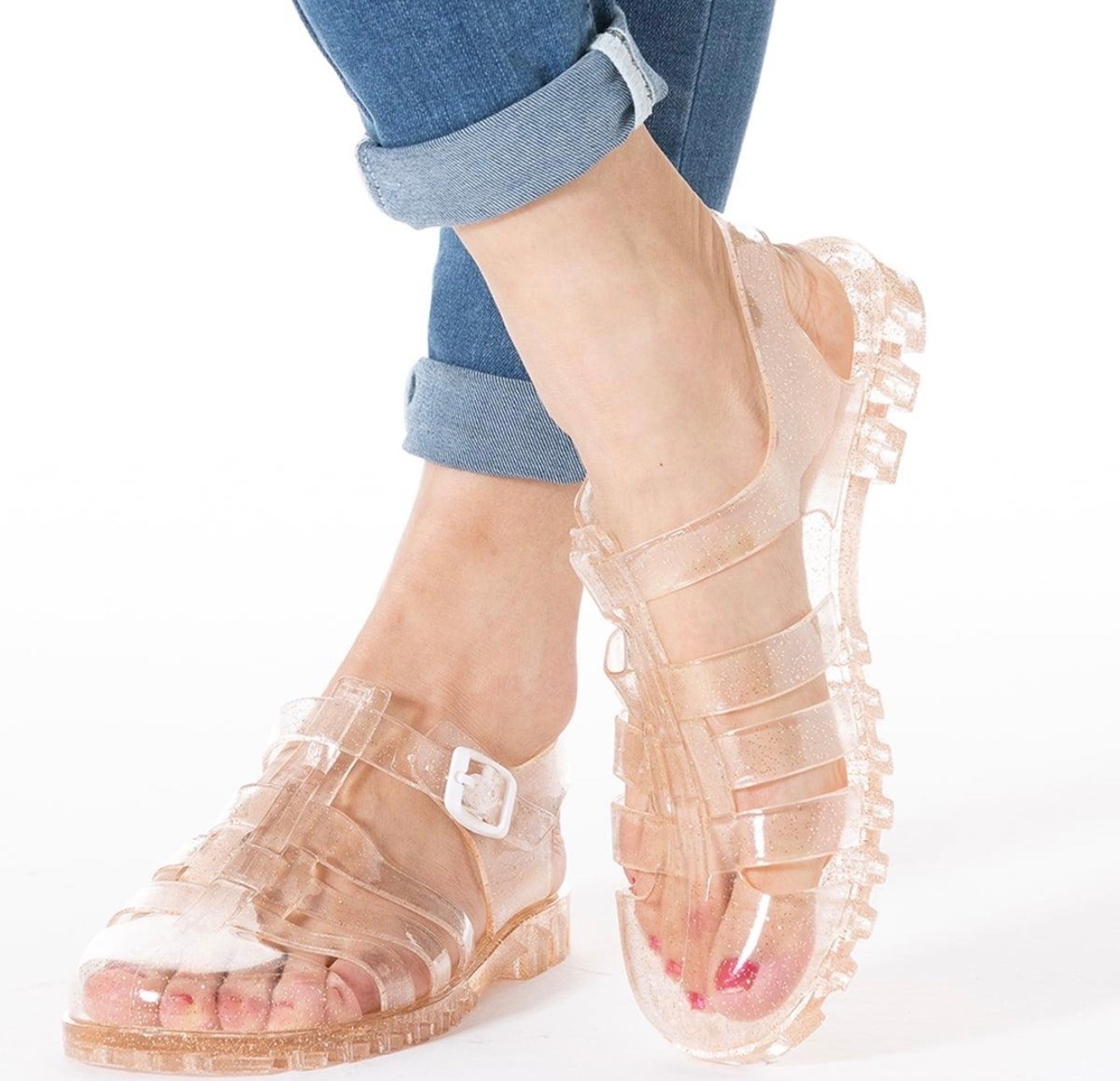 The jelly sandal trend is officially back and I’m not mad about it. ☀️
These budget-friendly finds give the same designer-inspired look without the designer price tag. Perfect for beach trips, pool days, summer travel, and everyday mom life.