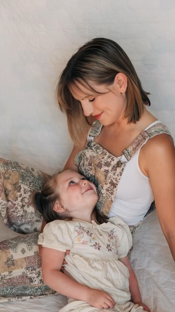 Three simple prompts for sweet photos with your little one🤍 Which is your favorite?? 

These were shot using Interval Timer Mode on my Nikon Z6 with my 24-70mm f/2.8 lens and edited in Lightroom! I use the Ektar 100 preset from Mastin Labs, but with quite a few adjustments.

My overalls are from @threebirdnest (code BRIANNE gets you 20% off!) and Adeline’s outfit is @modernmomentsbygerber from @walmart !

#mommyandmephotoshoot #photoposes #motherhoodphotography #mothersdayphotoshoot #motherhoodcaptured