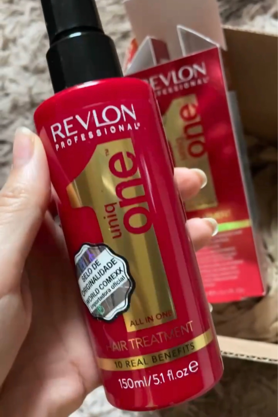 Leave-in 10 em 1 para cabelos danificados. Trata e protege o fio enquanto age como finalizador. Revlon Uniq One é realmente uma revolução em matéria de cuidados para o cabelo. 


#LTKbeauty #LTKbrasil
