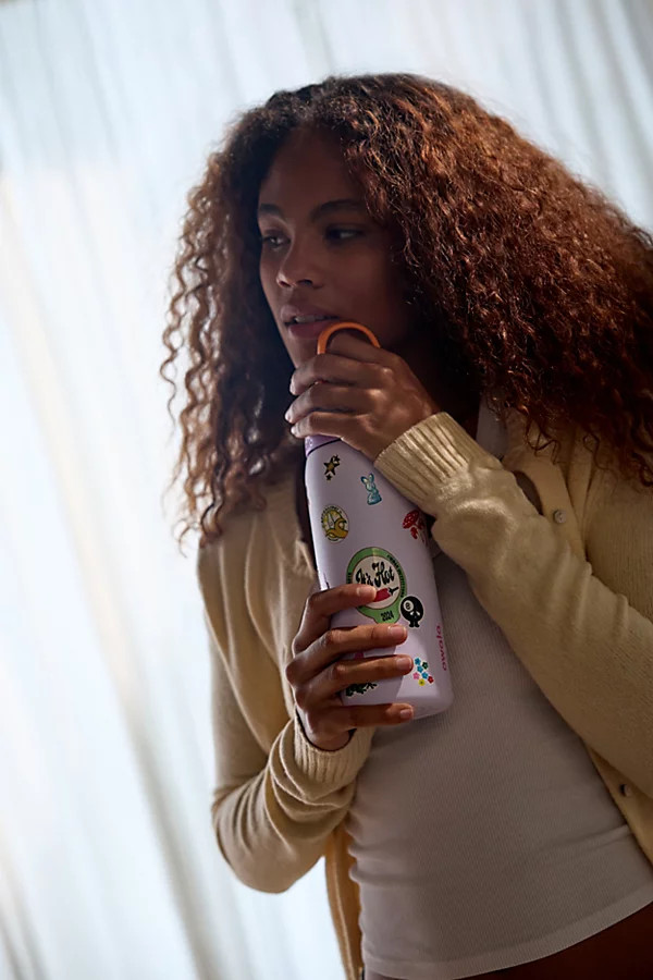 Owala UO Exclusive FreeSip 32 oz Water Bottle in Dear Diary at Urban Outfitters | Urban Outfitters (US and RoW)