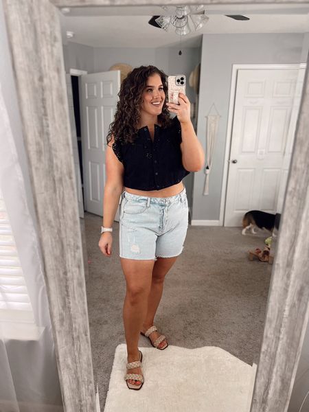 Midsize casual summer outfit ☀️
Top: XL
Shorts: 16, sized up 1 from true size
#midsizeoutfits #summerstyle #casualoutfits #springstyle #croptop #shorts #denimshorts #jeanshorts #sandals #styleinspo 

#LTKcurves #LTKstyletip #LTKSeasonal