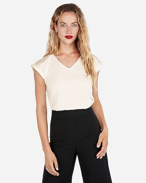 silky v-neck gramercy tee | Express