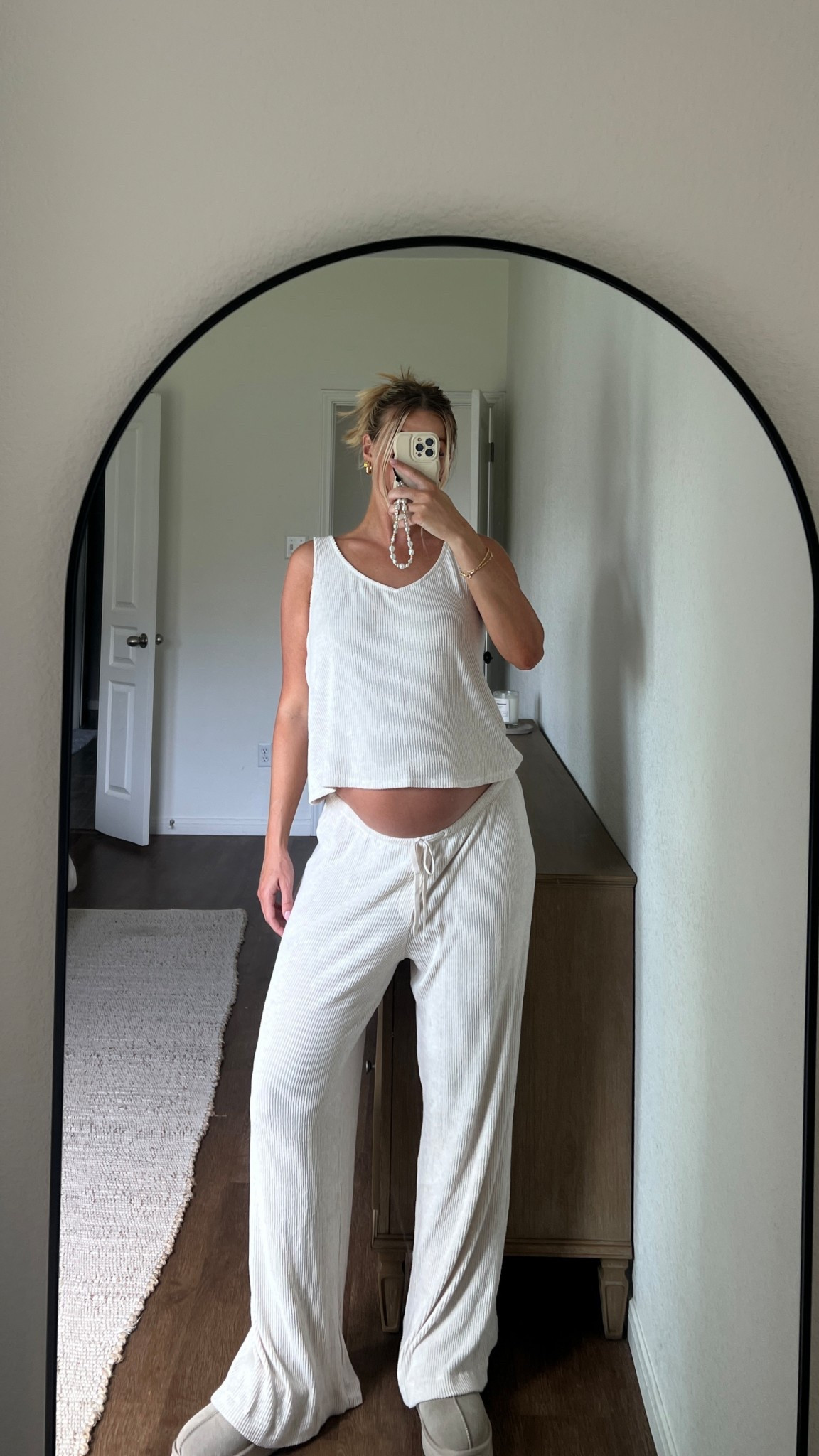 finally found my going home outfit for the hospital, perfect for summer months, feels like butter it’s soooo soft

wearing size M in both #pregnancy #postpartum #pregnantoutfit #cozyoutfit
