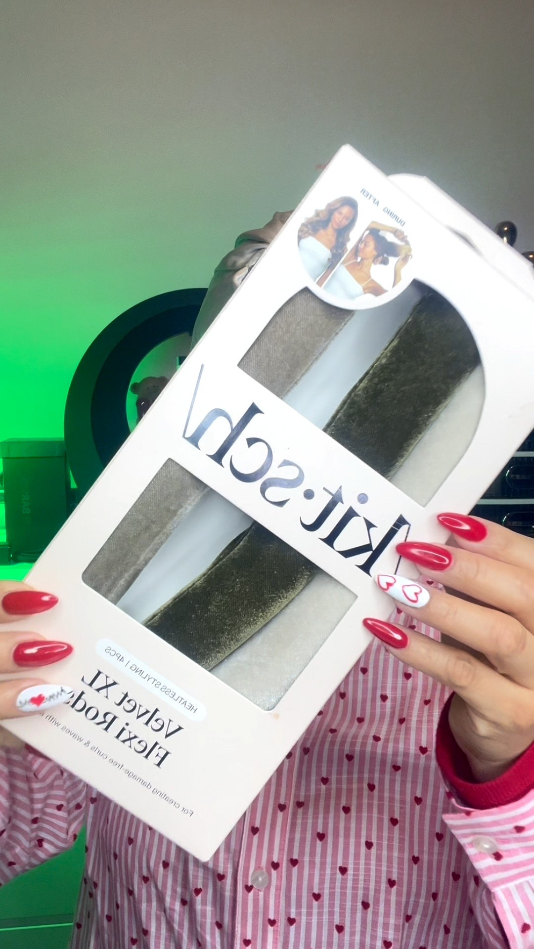 Estoy obsesionada con el resultado 💖 Me lo puse para dormir y cuando desperté mi cabello estaba con volumen, bien acomodado y con ese look rosadito/hermoso que se ve súper cute. Se siente más manejable, sin frizz y listo para el día.
Tip: úsalo con el cabello seco o ligeramente húmedo y duerme tranquila 😴✨
#rosyv_makeup #haircare #frizzfree #hairtok #beautyroutine 

#LTKBeauty #LTKselfcare #LTKdayinmylife