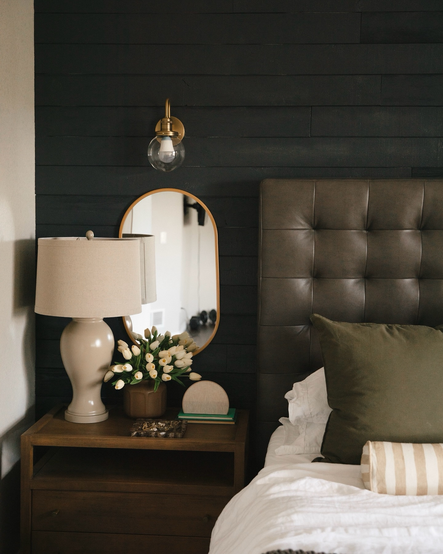 The master bedroom before its makeover 🤍