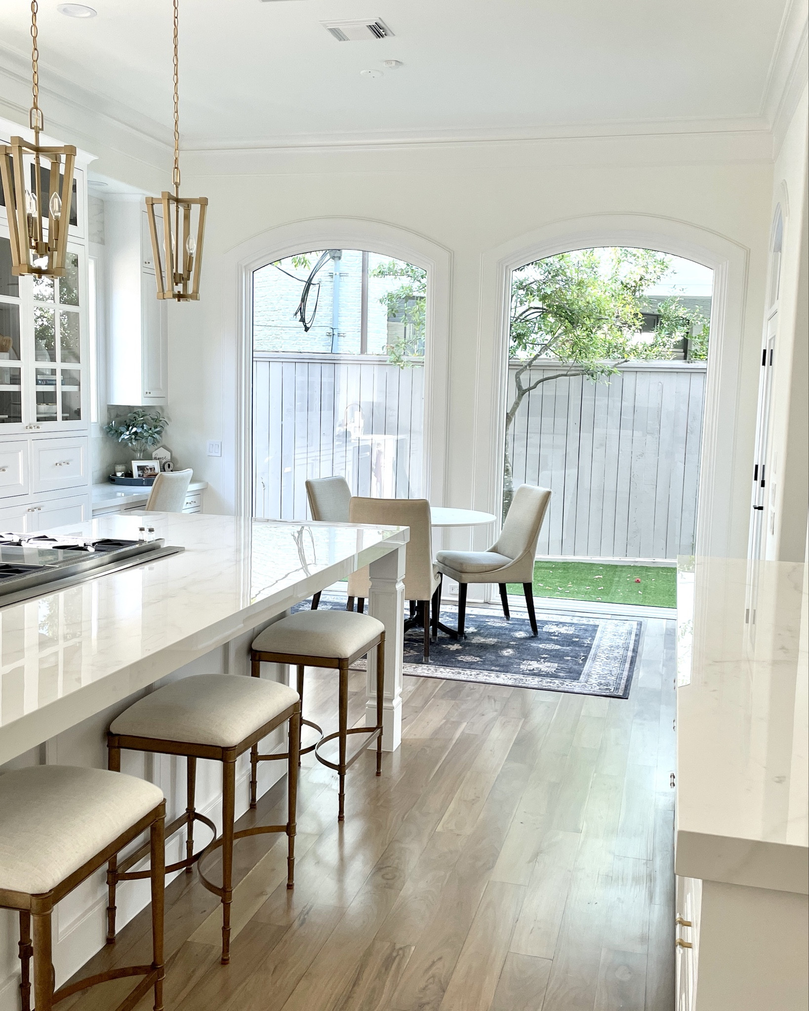 Home Decor & Furniture
✨ SALE ALERT ✨

Frontgate is having a sale up to 30% off side wide but also everything ships free including furniture. I have purchased a lot of furniture and decor from them over the years for the last two homes. They are timeless and excellent quality.

#everypiecefits

Kitchen 
Dining room 
Barstool 
Counter stools 
Breakfast table 
Breakfast area 
Lighting 
Home renovation 
Interior design 

#LTKSaleAlert #LTKHome