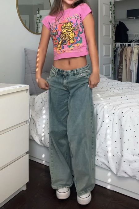 Princess Polly code: LAURENKIM 
Top- xs
Jeans- 0