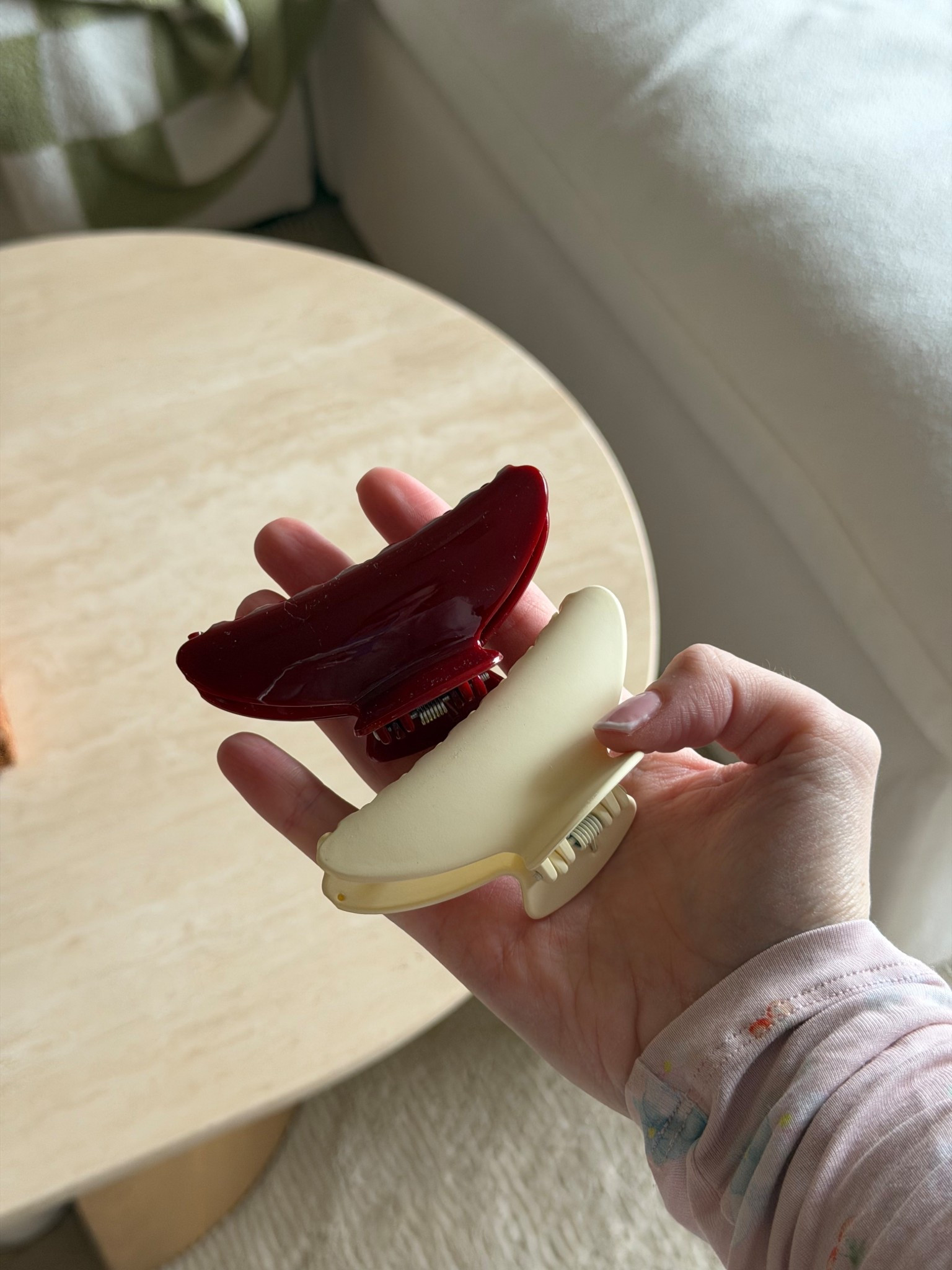 Cutest Emi jay claw clip dupe! Two are $10 

#LTKHoliday #LTKU #LTKGiftGuide