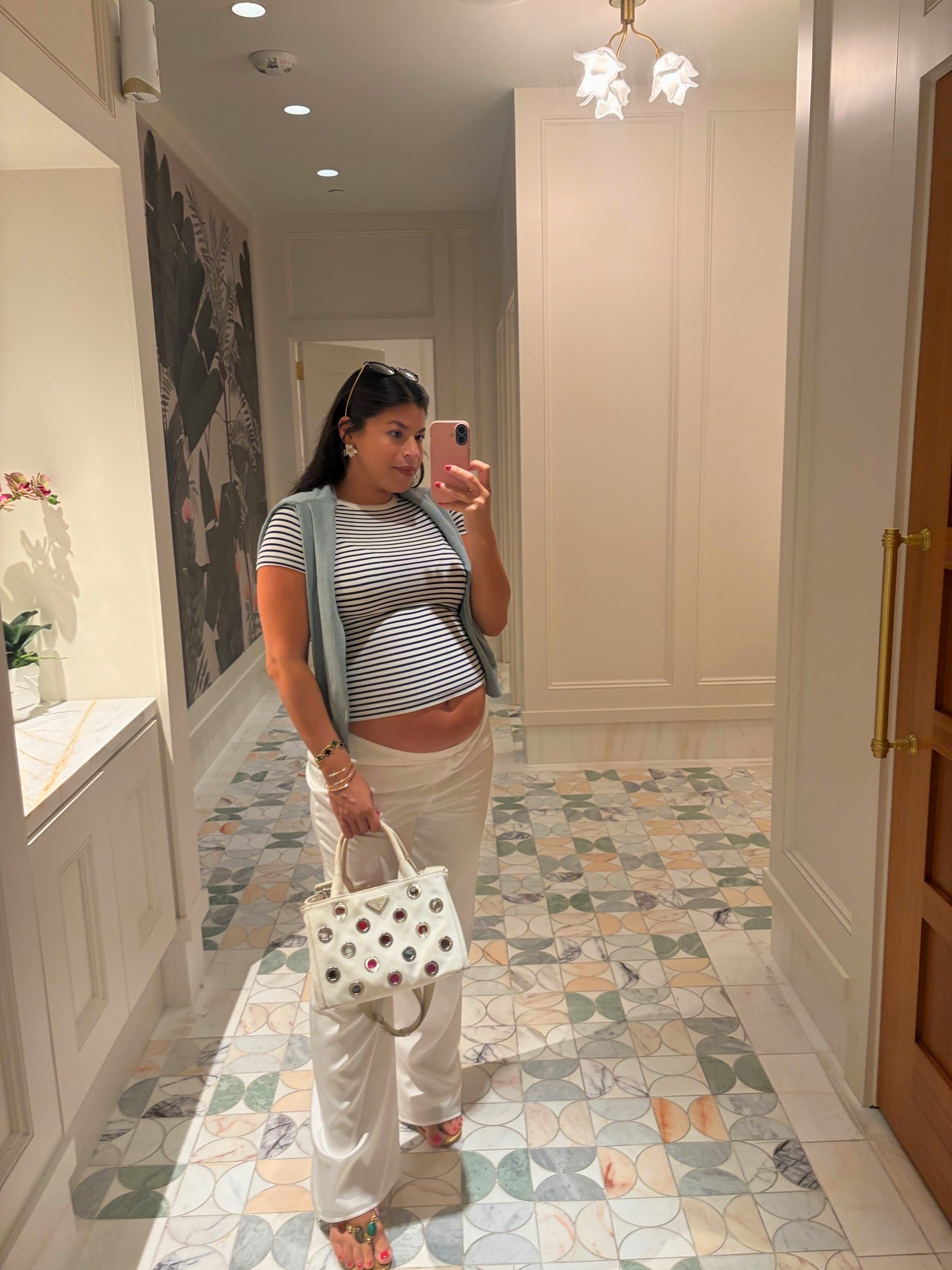 Obsessed with these stretchy silky pants they come in so many colors they're perfect for maternity and in between or also post pardum. I'm wearing a size medium and in my third trimester.


#maternity #dillards #pants #summeroutfit #silkypants #whitepants

#LTKdayinmylife #LTKBump #LTKPetite