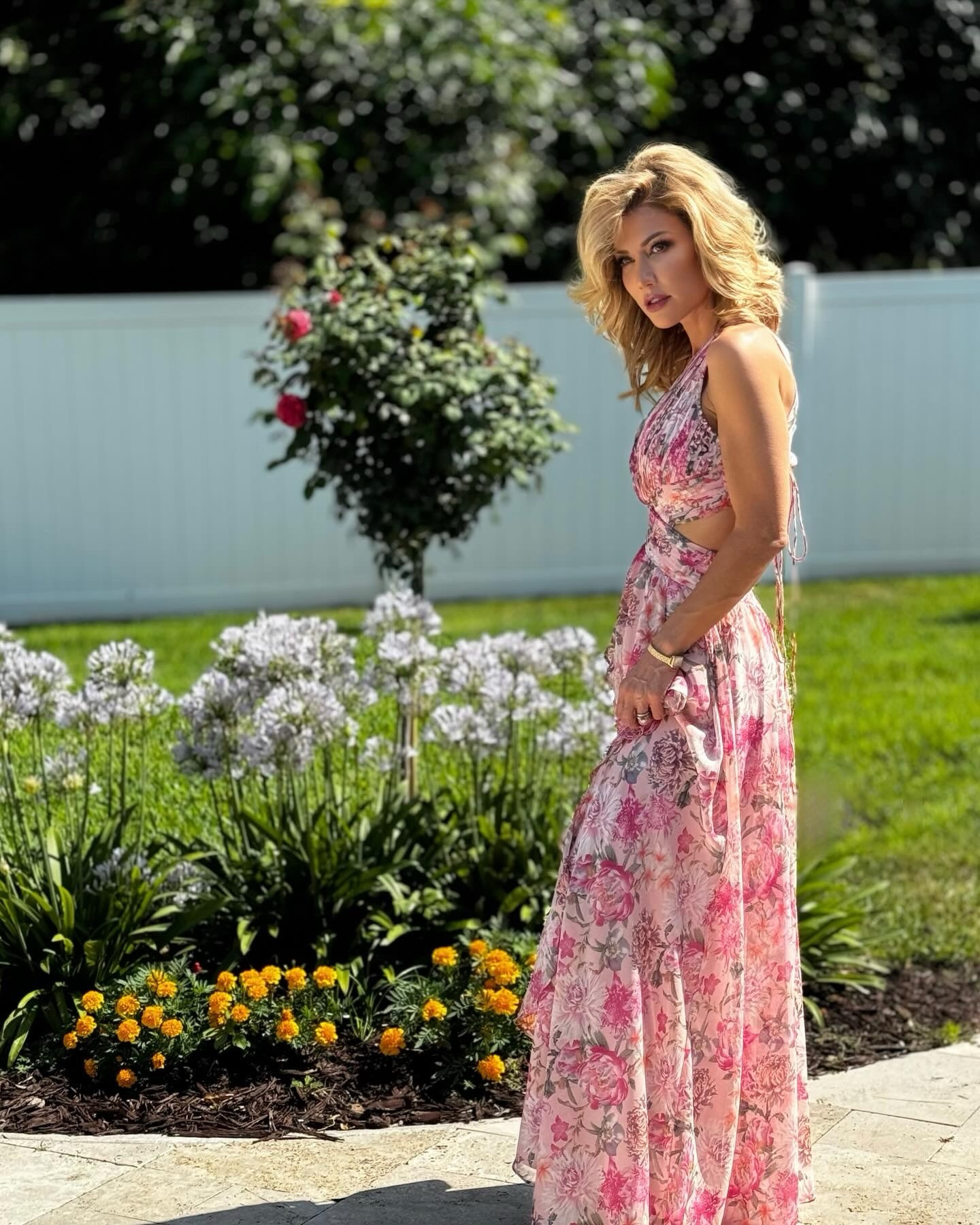 Floral dress
Wearing an XS
Bag is Zara 

#LTKbeauty #LTKstyletip #LTKwedding