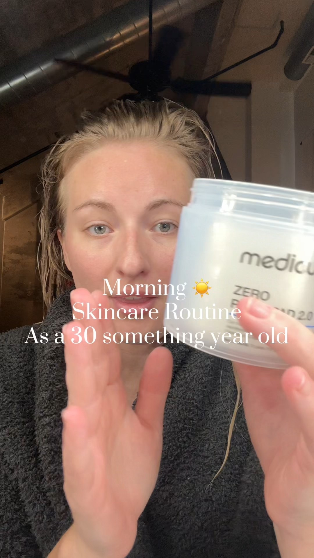 Morning skincare that keeps my pores tight & skin glowing in my 30s!
Here’s my go-to routine for smoother, healthier skin 🌞🧴