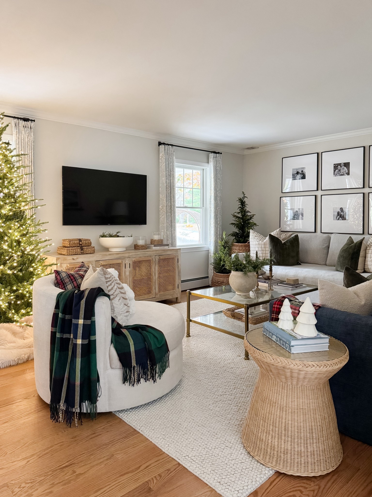 Coastal Living Room 

Holiday living room  Christmas living room styling  Home decor  Home  Home decor  Home favorites  Floral vase   Wall Art  Coastal home  coastal home decor  coffee table 

#LTKHome #LTKHoliday #LTKFindsUnder50