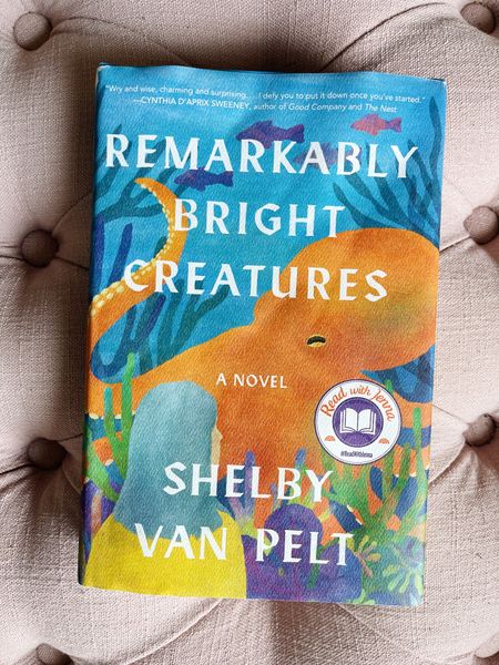 Books to read! Remarkably Bright Creatures by Shelby Van Pelt. 
Book club
Reading
Great books 
