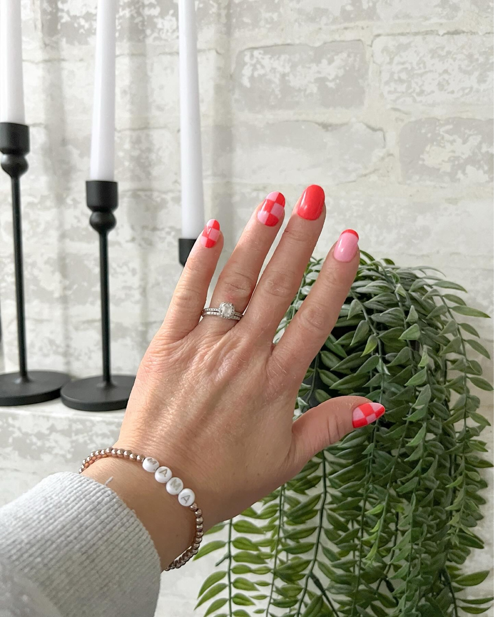 VALENTINES DAY NAIL INSPO 💌🤍💘💅🏼

I wanted to wait to share these to make sure they held up well and we are on day 6 and they are still in great condition! I wash my hands a lot and use water often and they are still managing well! I shared these on my stories a few weeks ago they are press on nails and I was a little hesitant, but I am so glad I decided to try them out and I plan to use them every time I do my nails now! The designs are gorgeous, but these are perfect for Valentine’s Day👌🏼 I will link them again in my bio❤️