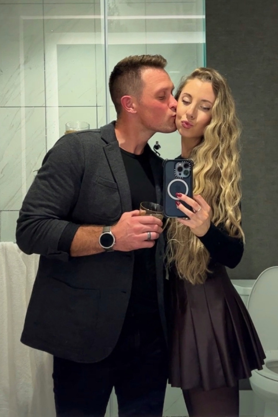 Date night ‘fits #pleatedskirt #pleather #mensjacket

#LTKSeasonal #LTKmens #LTKfindsunder50