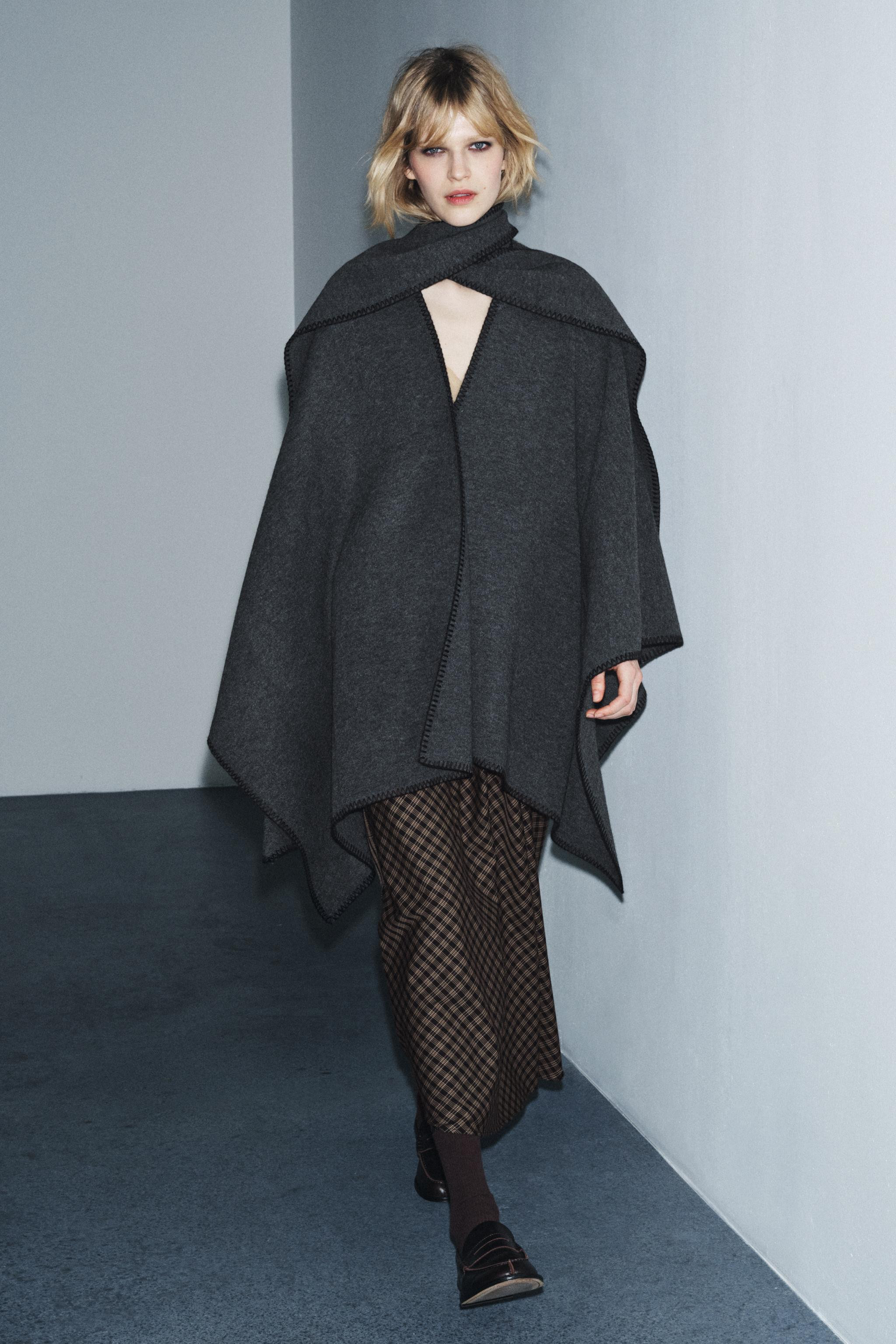 KNIT CAPE WITH CONTRASTING YARN SCARF | Zara US