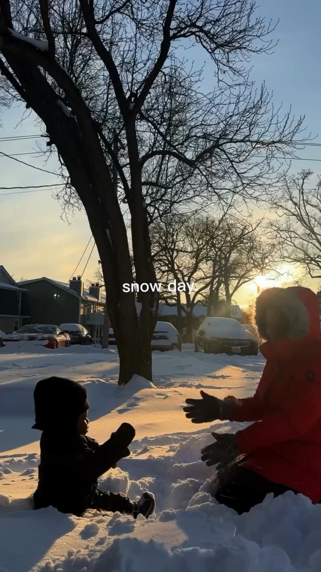 While everybody’s panicking about the winter storm, this Minnesota girl living in St. Louis was very happy to see the snow 🤍❄️
We bundled up, made sure we had all the essentials, and stepped outside for a quick 5–10 minutes of fresh air and wonder.
Our first experience playing in the snow together—with mom and dad—was short, sweet, and absolutely worth it ❄️✨

✨ All winter essentials linked in LTK ✨

#FirstSnow #SnowDayMemories #MidwestWinter #FamilyMoments #CoreMemories