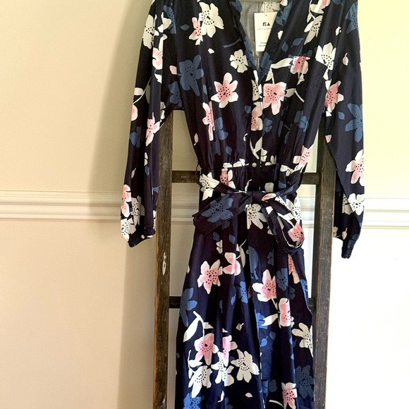 Free Assembly Women's Belted Midi Dress,
Navy Floral Size XXL | Poshmark