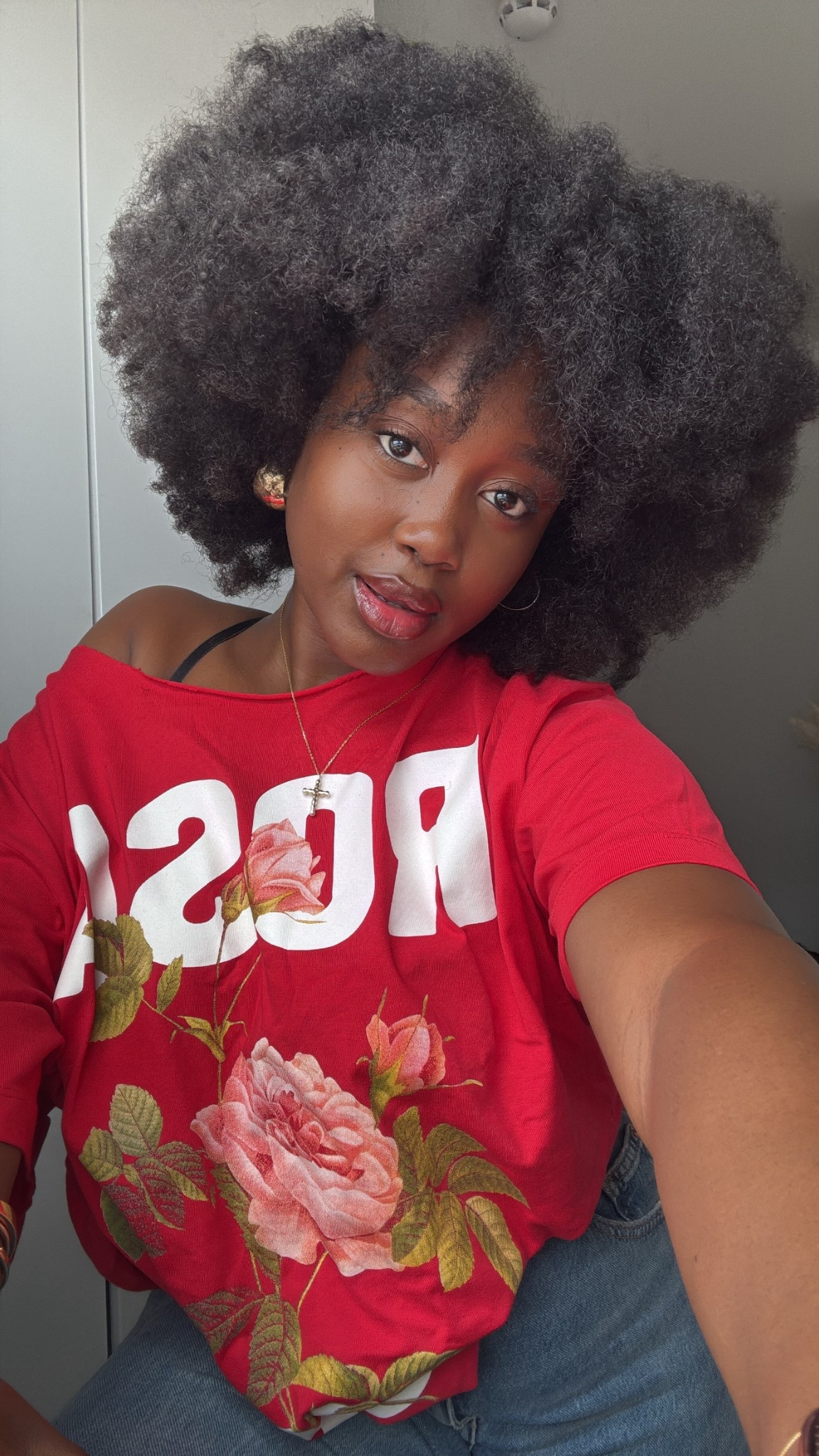 Love this tee! I’ve cut the neckline for an off-the-shoulder look 

#LTKeurope #LTKsummer #LTKuk