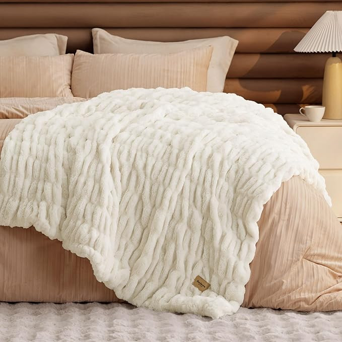 Bedsure Gentlesoft Double-Sided Ruched Faux Fur Throw Blanket for Couch, Cozy Soft Fuzzy Fluffy F... | Amazon (US)