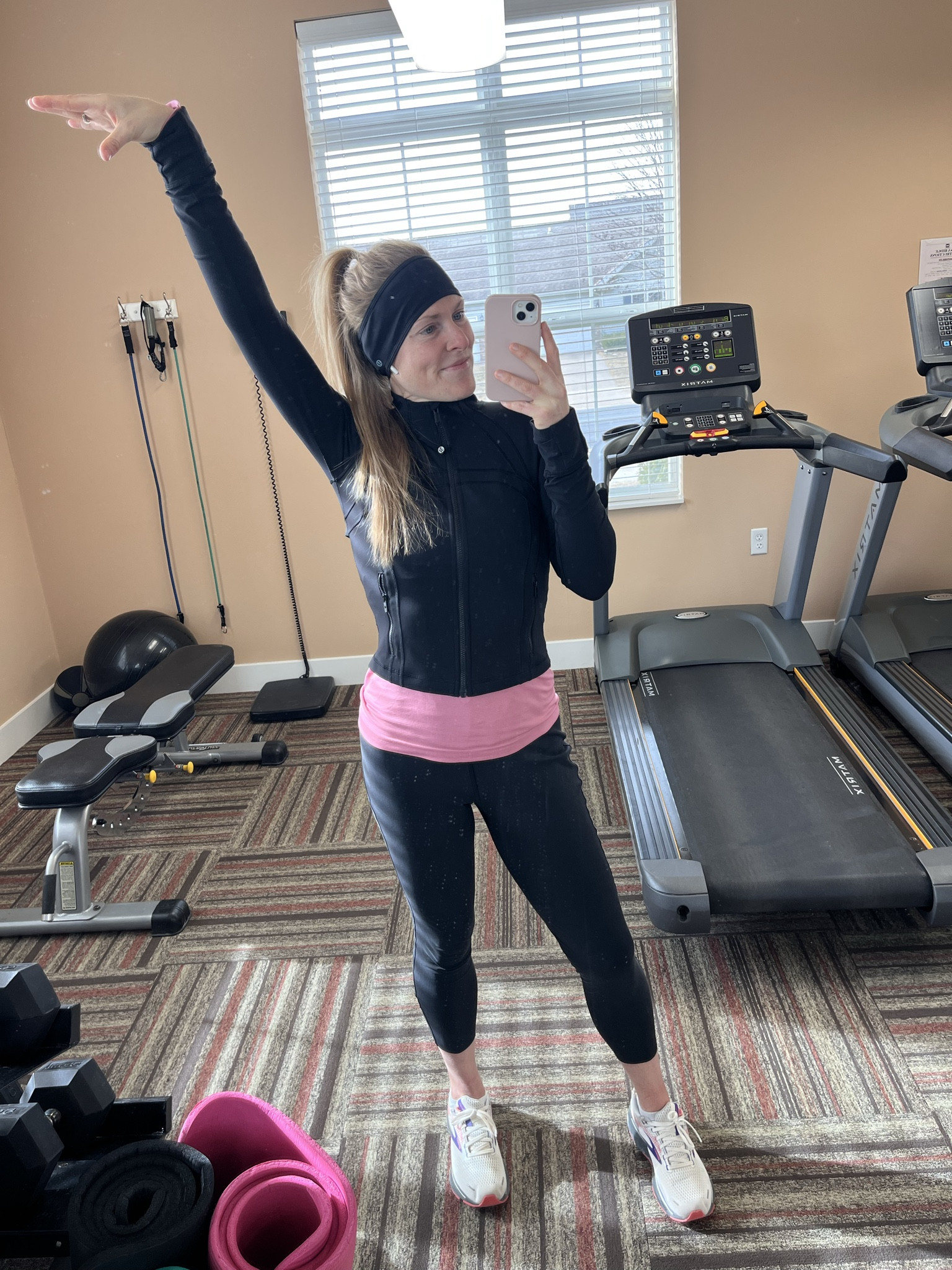 Outdoor run outfit!


#LTKfitnessgoals #LTKActive #LTKCyberWeek