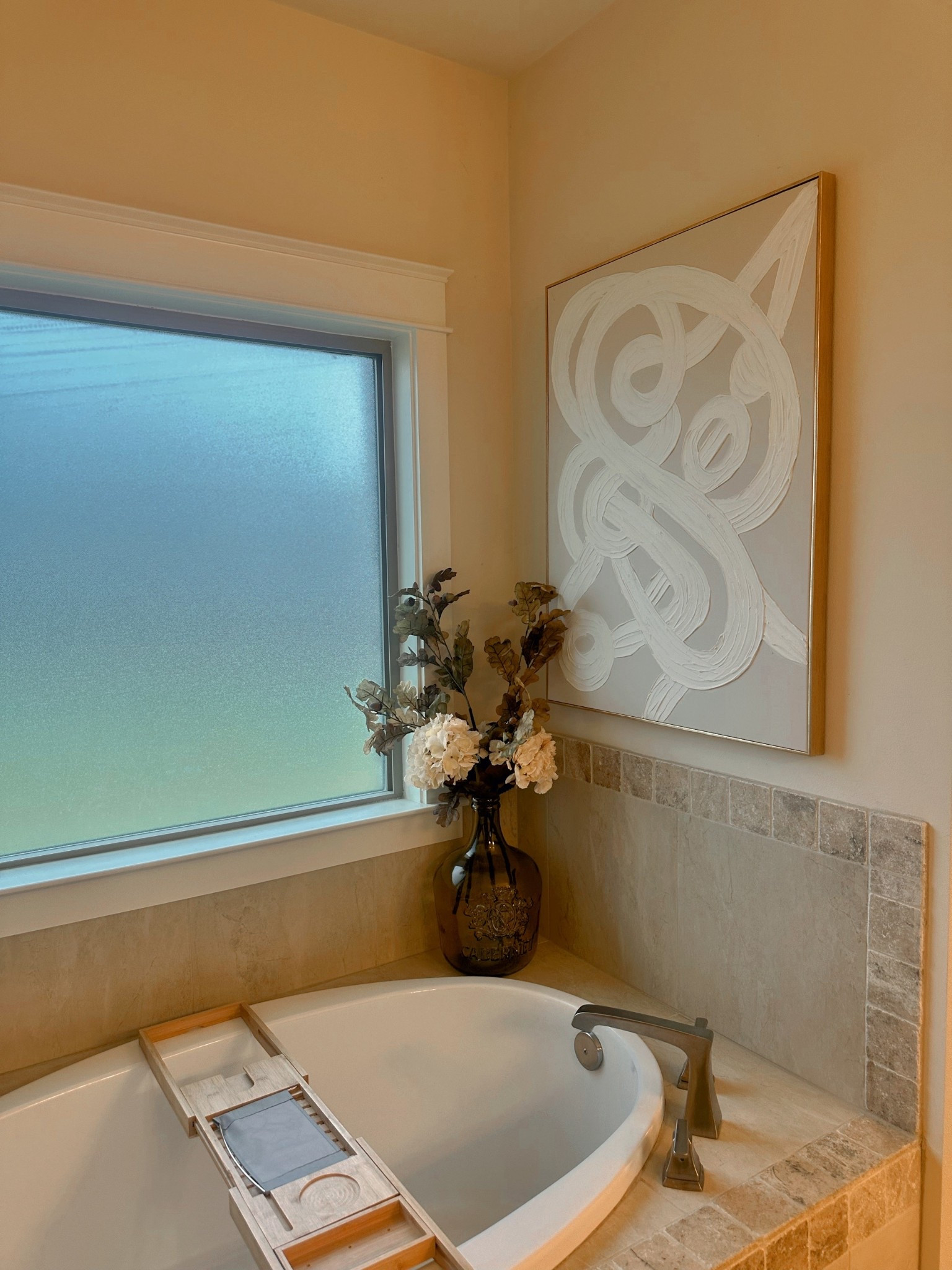 a moody master bath moment 🫧🍂 

#LTKHome #LTKFindsUnder50 #LTKSeasonal