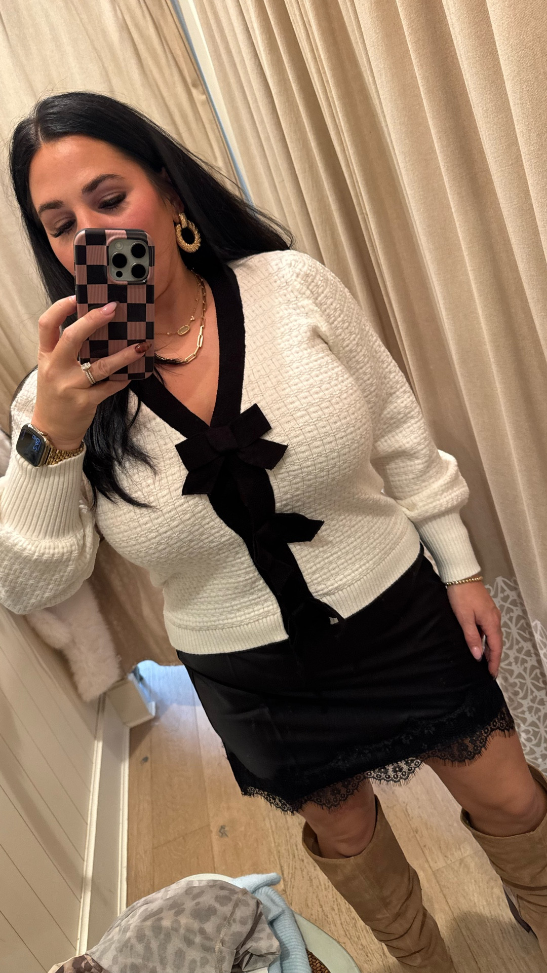 This outfit is so chic! Wearing a medium top, large skirt. 

#LTKHoliday #LTKFindsUnder50 #LTKStyleTip