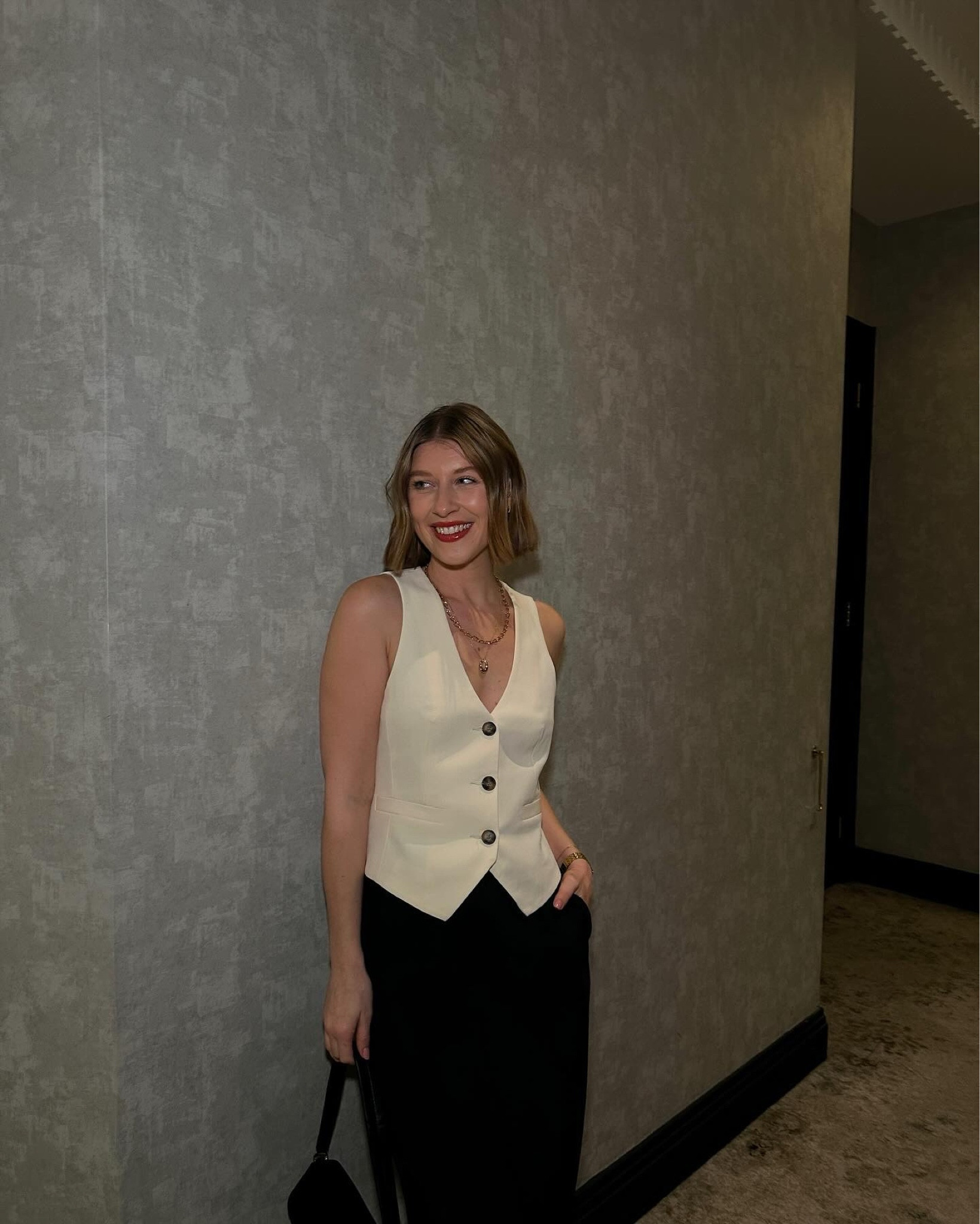 Waist coat obsession has begun #minimalstyle #minimalistfashion #springoutfits 