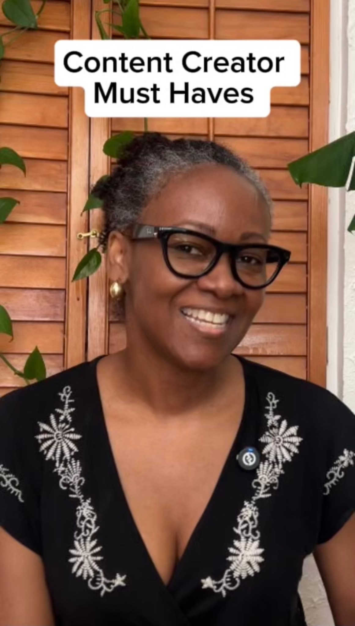 These are 2 of my favorite Content Creator Must-Haves. I'm wearing the Skyler Ray-Ban Meta Glasses. These AI glasses have a built in camera, great audio and are perfect for shooting POV content. I'm also wearing a wireless clip on lavalier microphone that is made to work with an iPhone. It comes with 2 microphones and is perfect for voiceovers, YouTube videos or podcast interviews


#LTKOver40