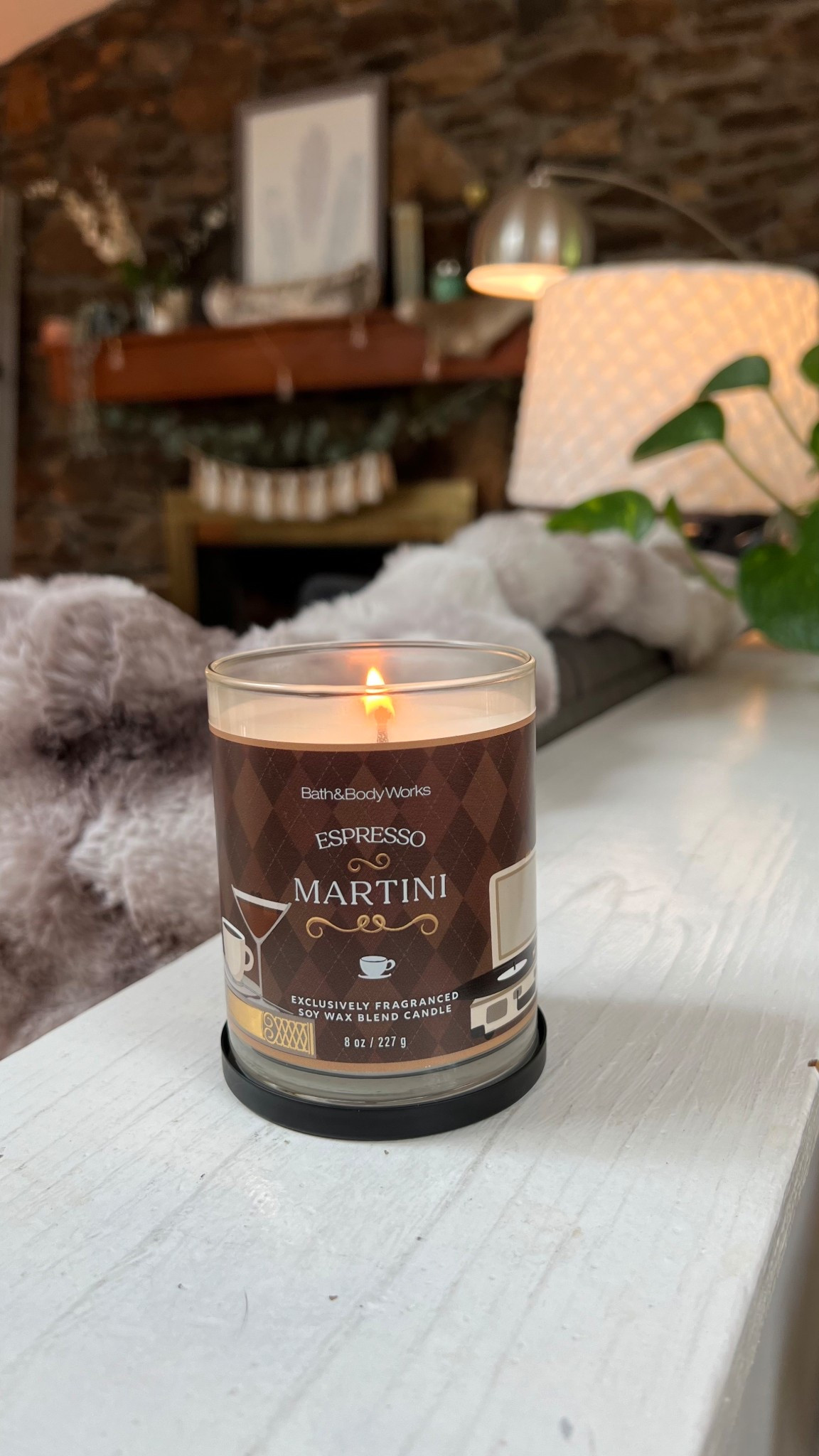 This candle has a lovely sweet coffee smell!