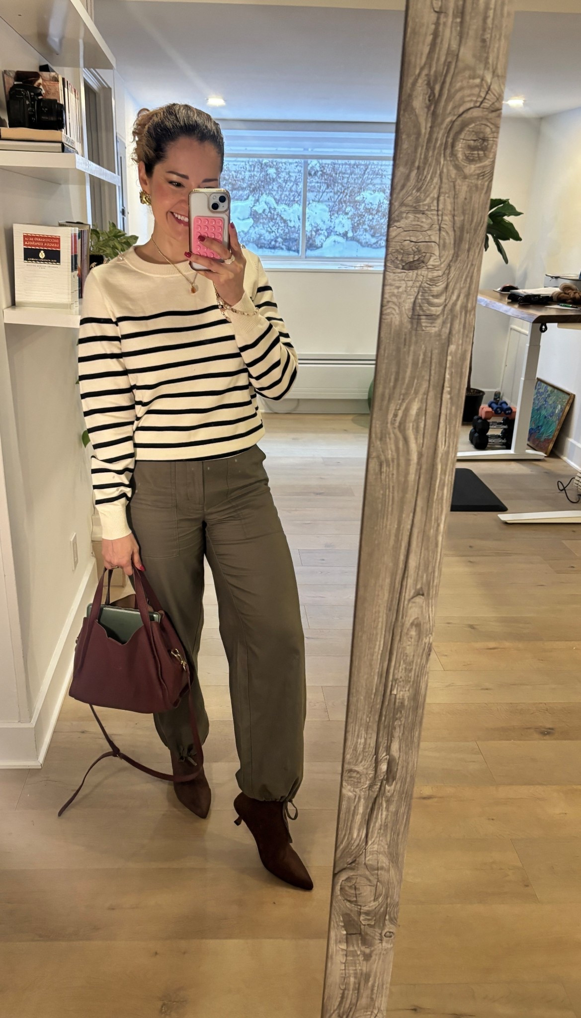 Look casual chic con suéter de rayas y pantalones cargo

#LTKstyletip #LTKcanada #LTKwinter
