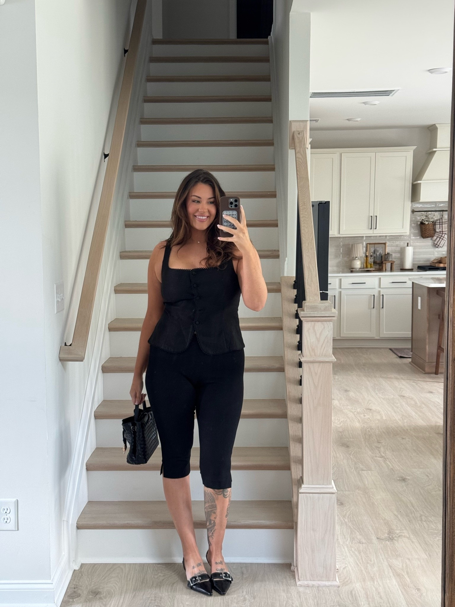 Large (10) top and 12 capris 💛💛

#LTKgrwm #LTKootd #LTKMidsize