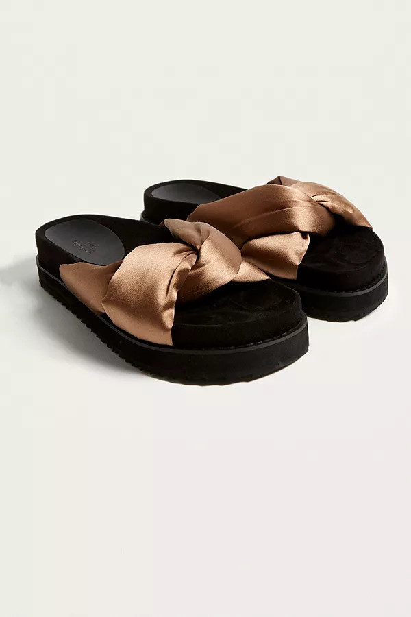 UO - Sandales Sasha en satin avec nœud | Urban Outfitters FR