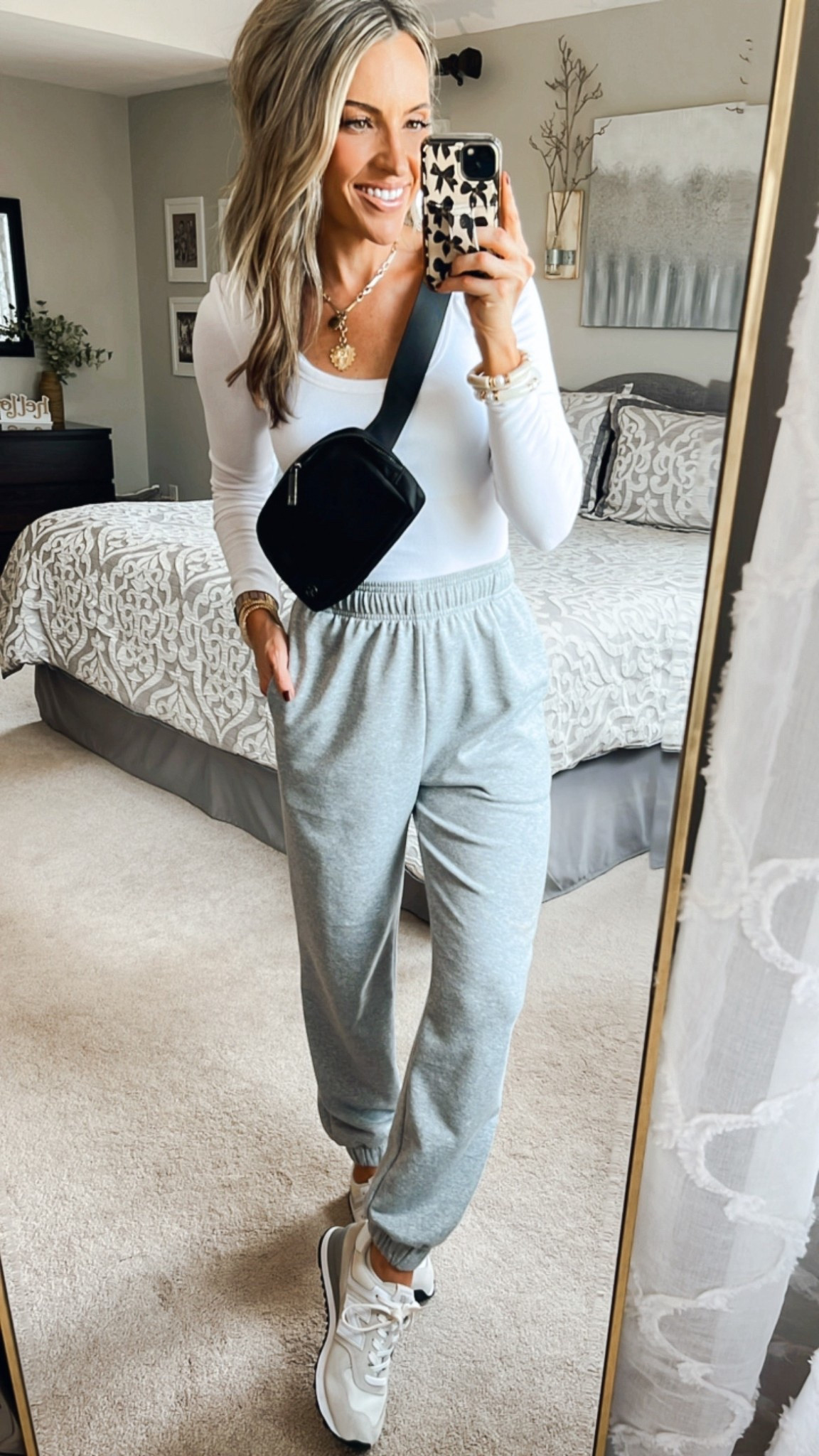 Cozy sweatpants & the perfect cropped tee that hits at the perfect spot for high waisted pants. Wearing xs 

#LTKStyleTip #LTKSaleAlert #LTKFindsUnder50